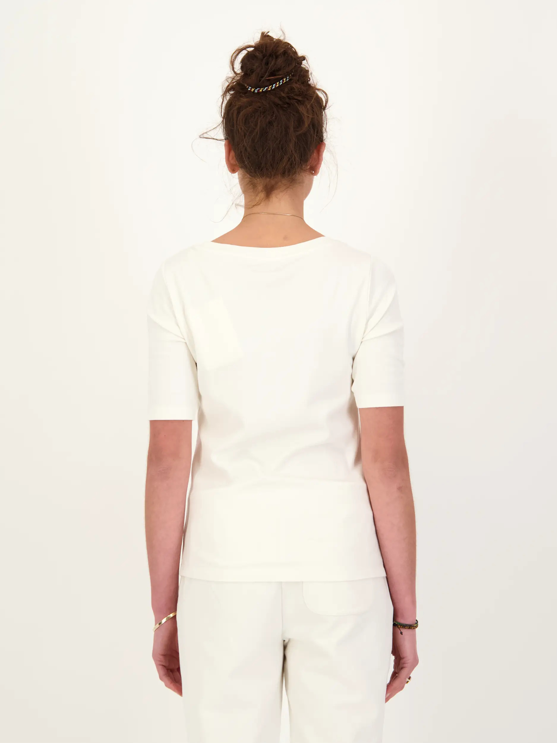 T-Shirt 'Jette'  - Artikel Rückseite getragen von einem Modell - Farbe: Creme