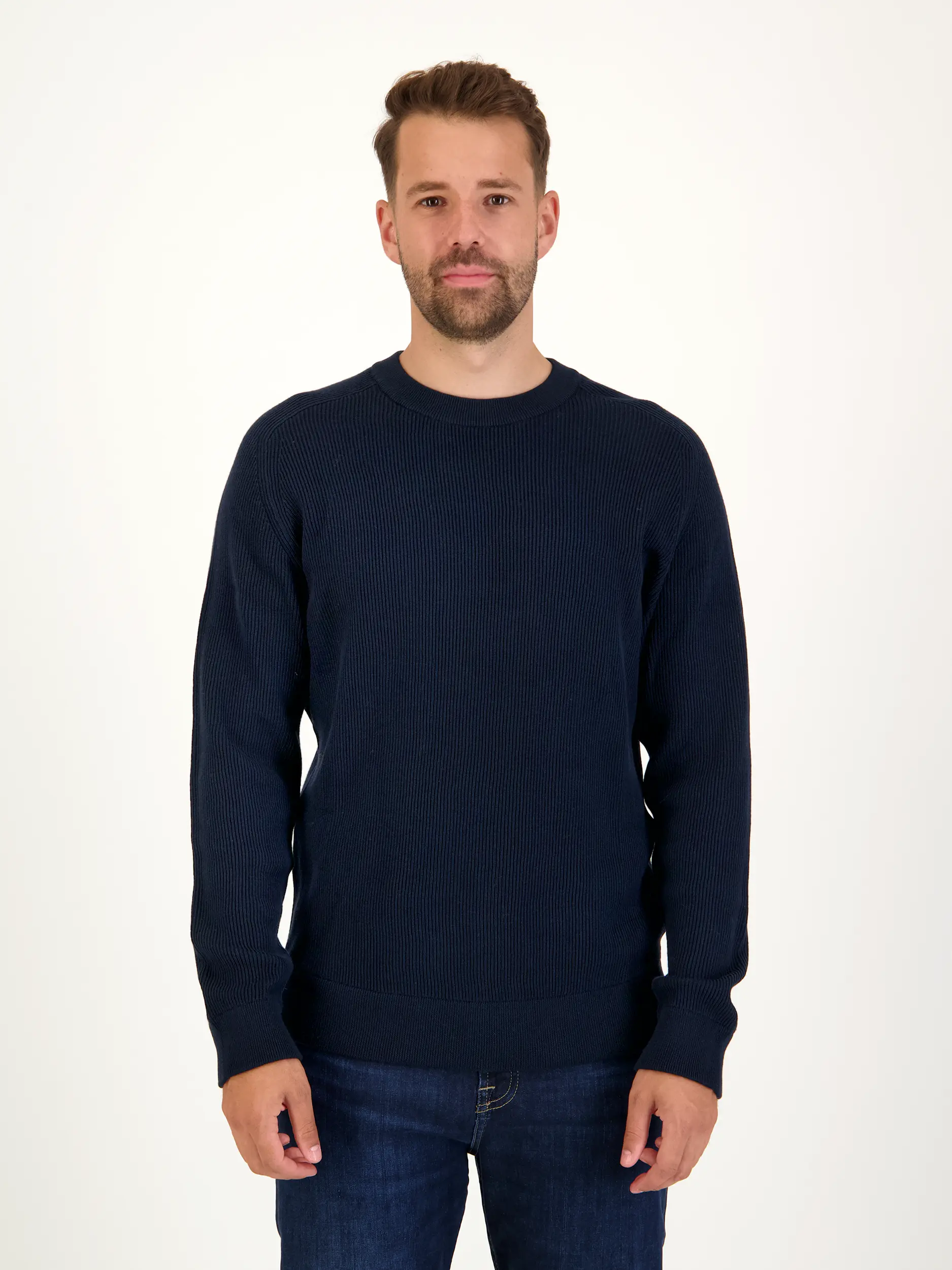 Pullover 'Kevin' - Artikel Vorderseite getragen von einem Modell - Farbe: Blau