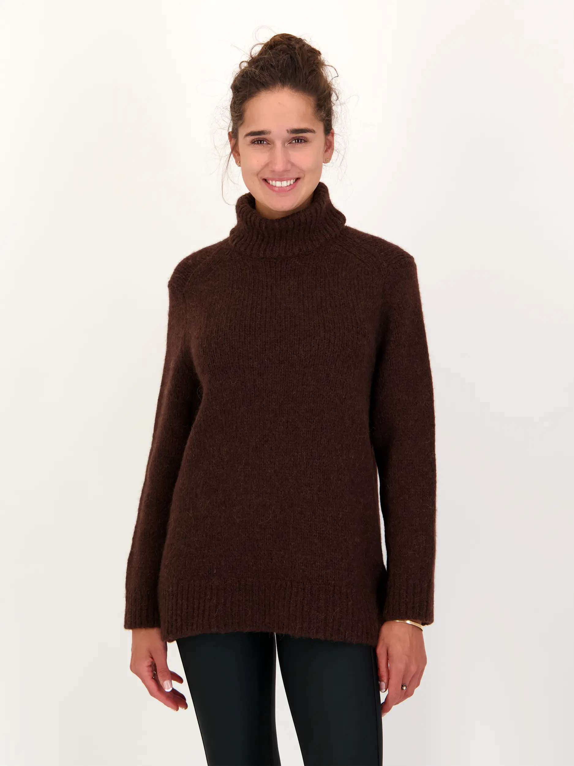 Pullover 'Urban Favorites' aus Woll-Mix langarm - Artikel Vorderseite getragen von einem Modell - Farbe: Braun