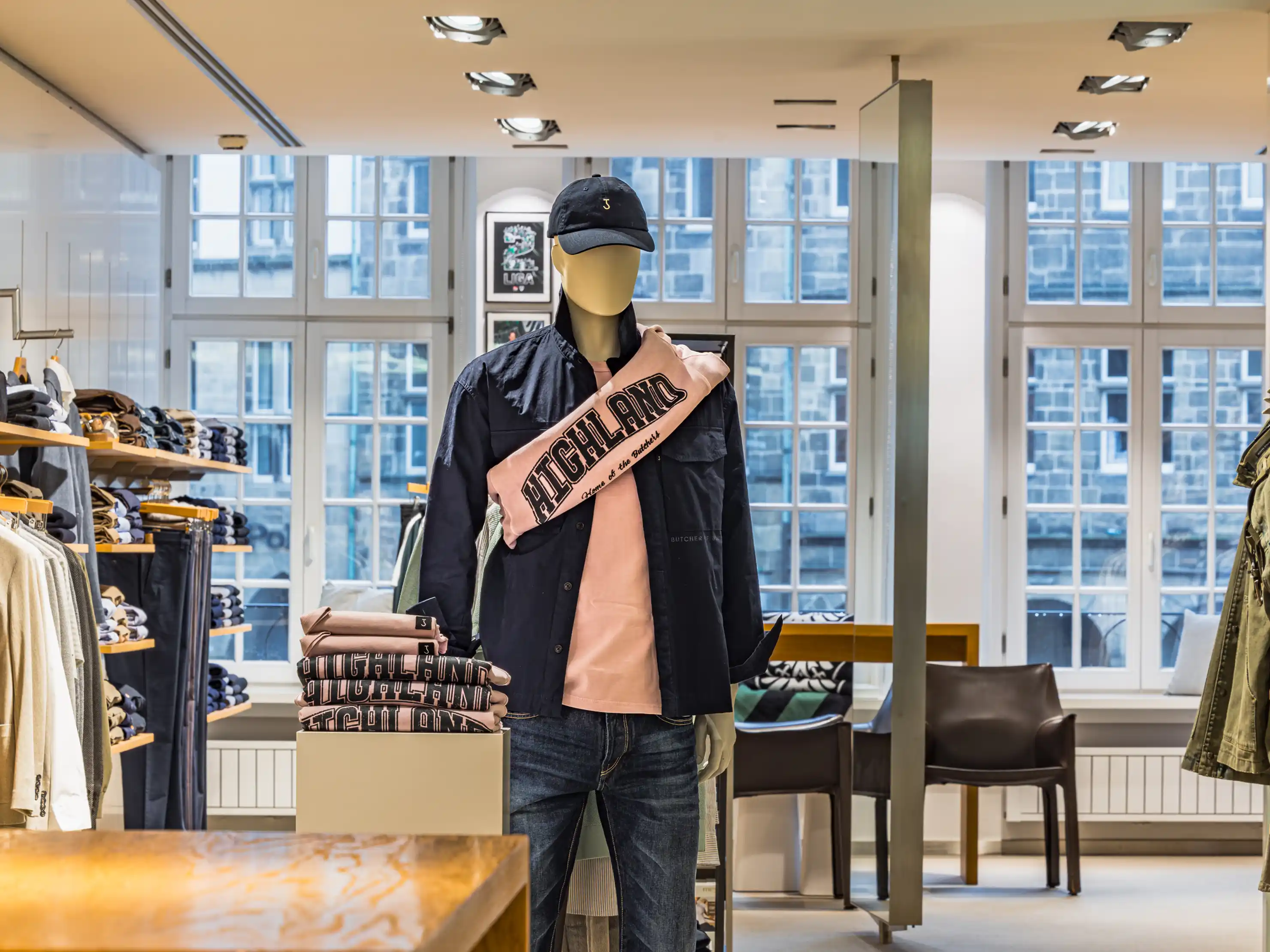 Hier ist das Obergeschoss der Herrenabteilung zu sehen