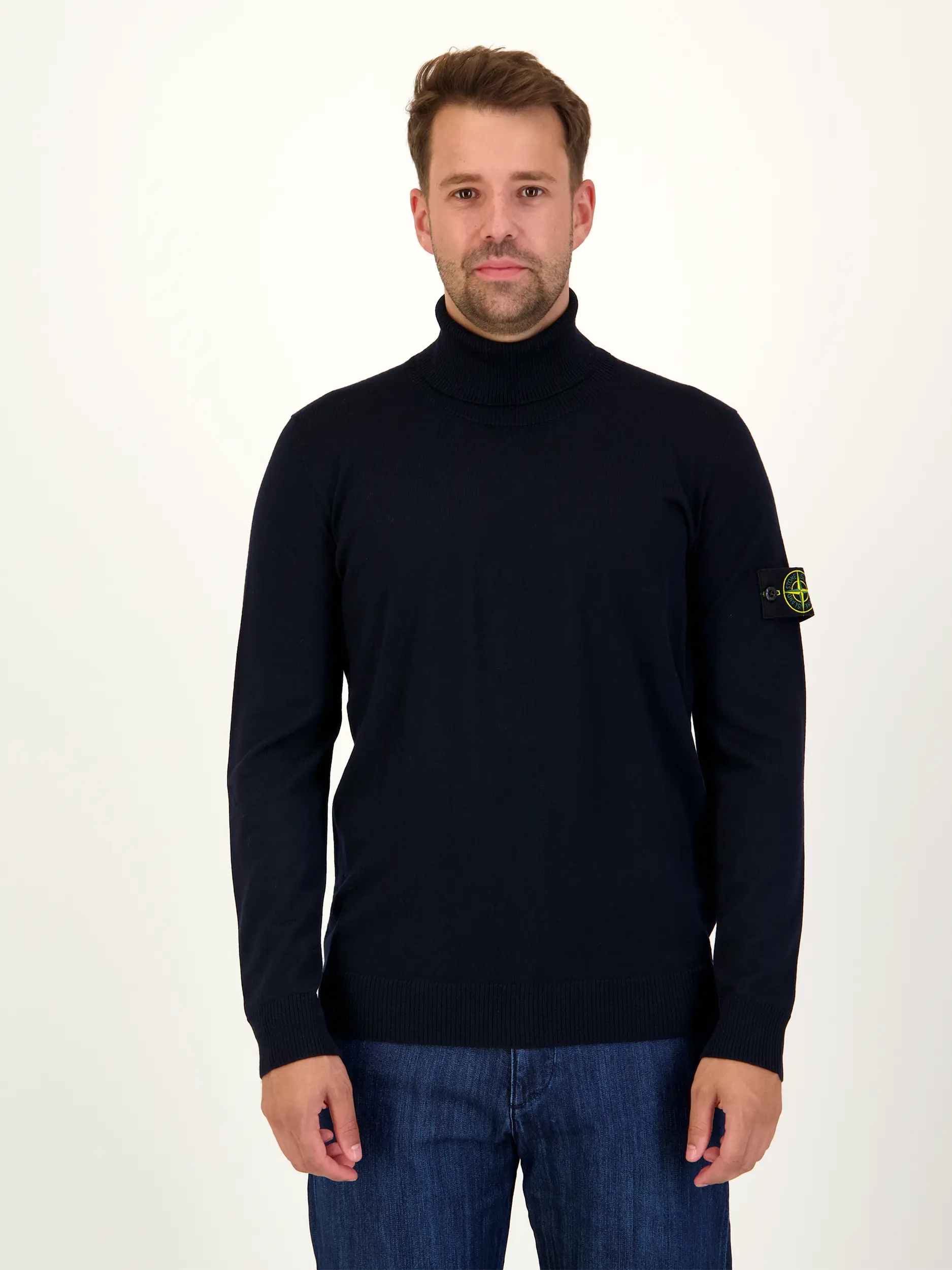 Pullover aus Schurwolle langarm - Artikel Vorderseite getragen von einem Modell