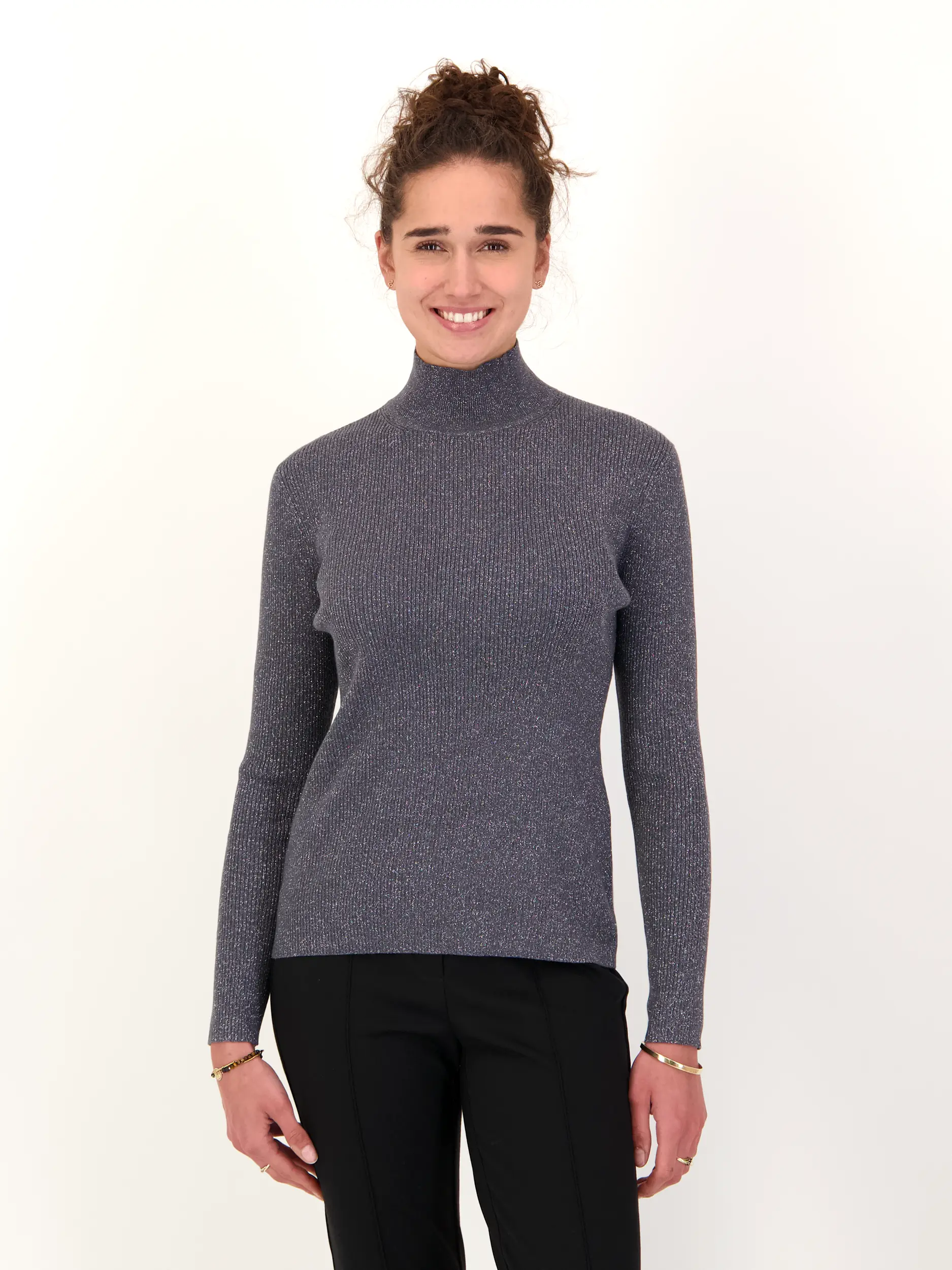 Langarmshirt - Artikel Vorderseite getragen von einem Modell - Farbe: Grau