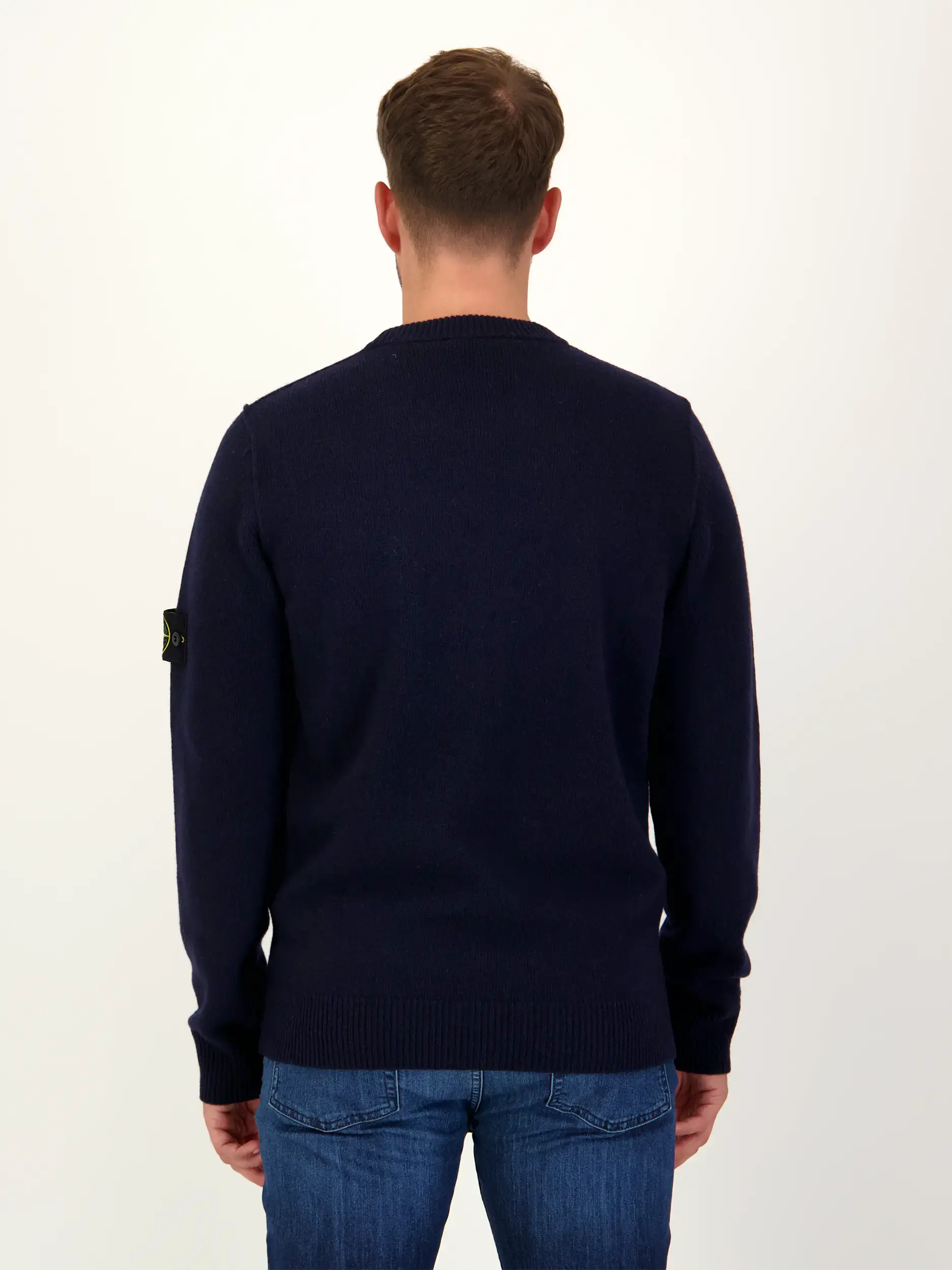Pullover - Artikel Rückseite getragen von einem Modell