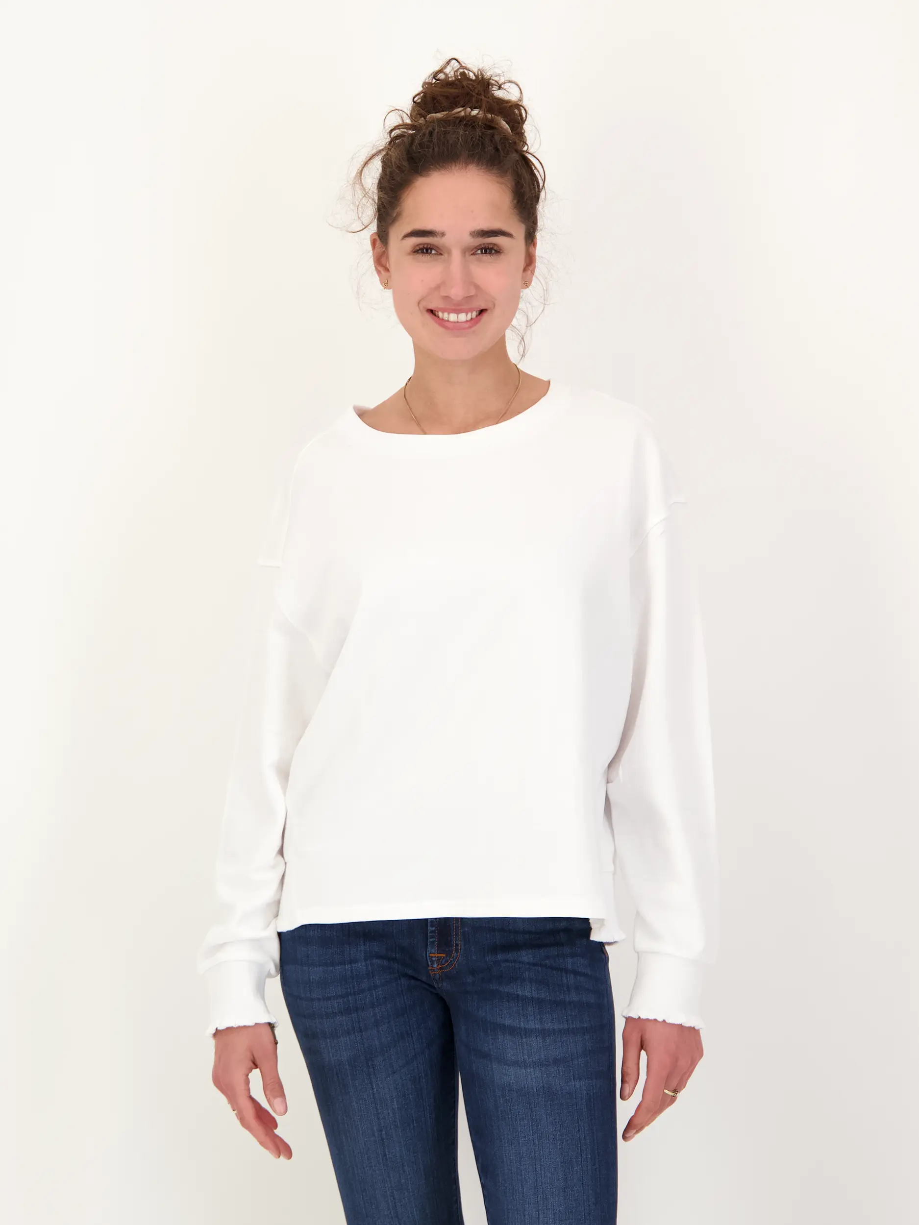 Sweatshirt  - Artikel Vorderseite getragen von einem Modell - Farbe: Creme