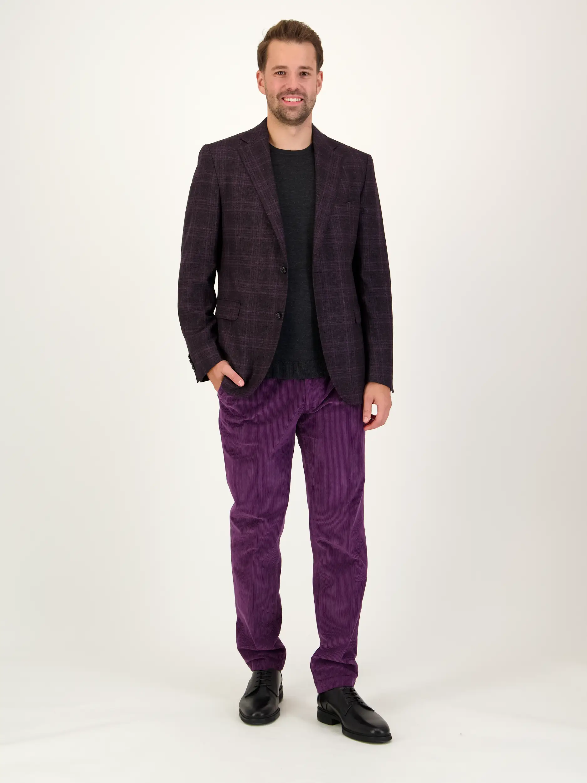 Sakko aus Wolle - Artikel Teil eines Outfits getragen von einem Modell - Farbe: Violett