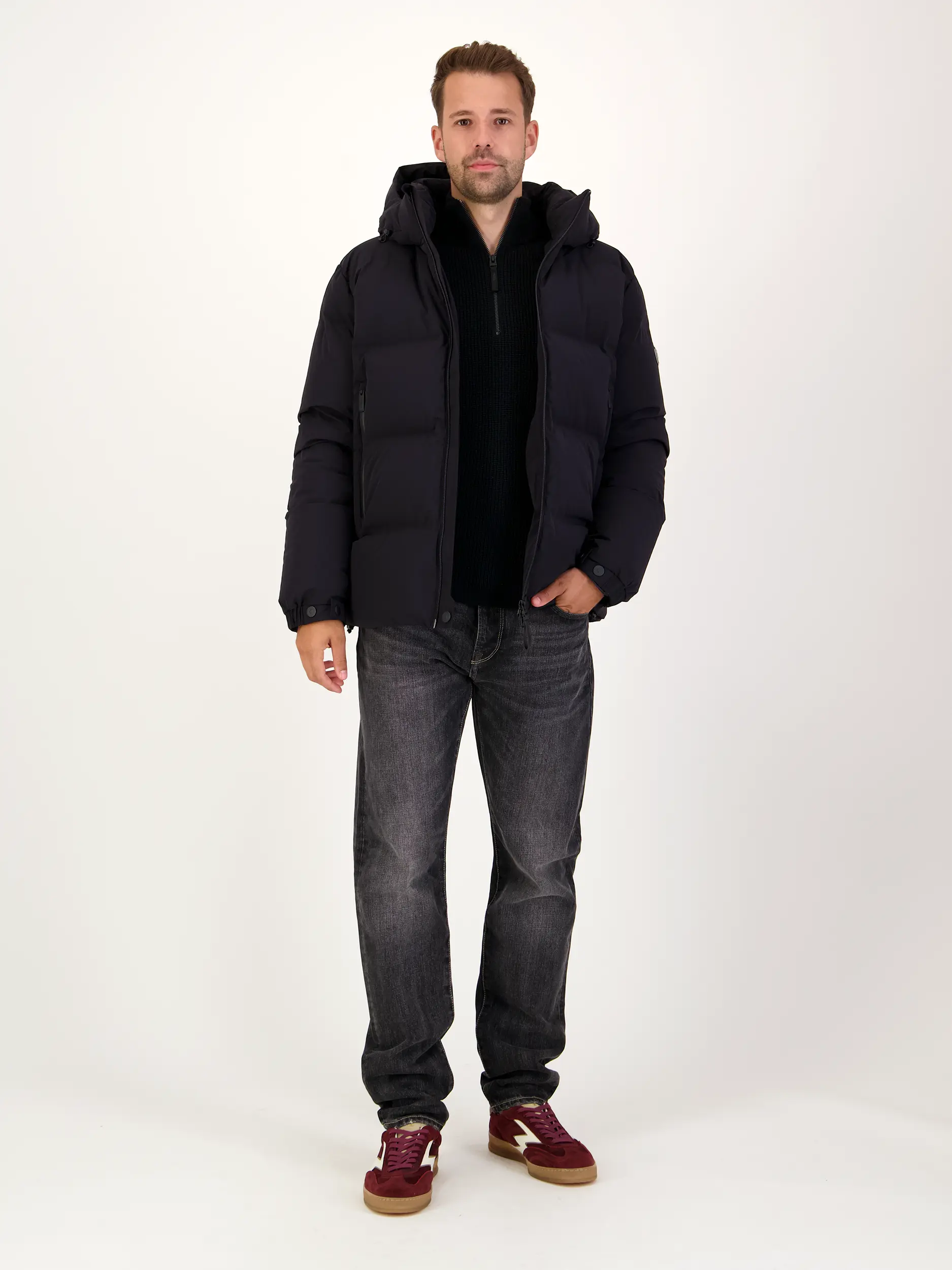 Pullover 'Flint' aus Woll-Mix langarm - Artikel Teil eines Outfits getragen von einem Modell - Farbe: Schwarz