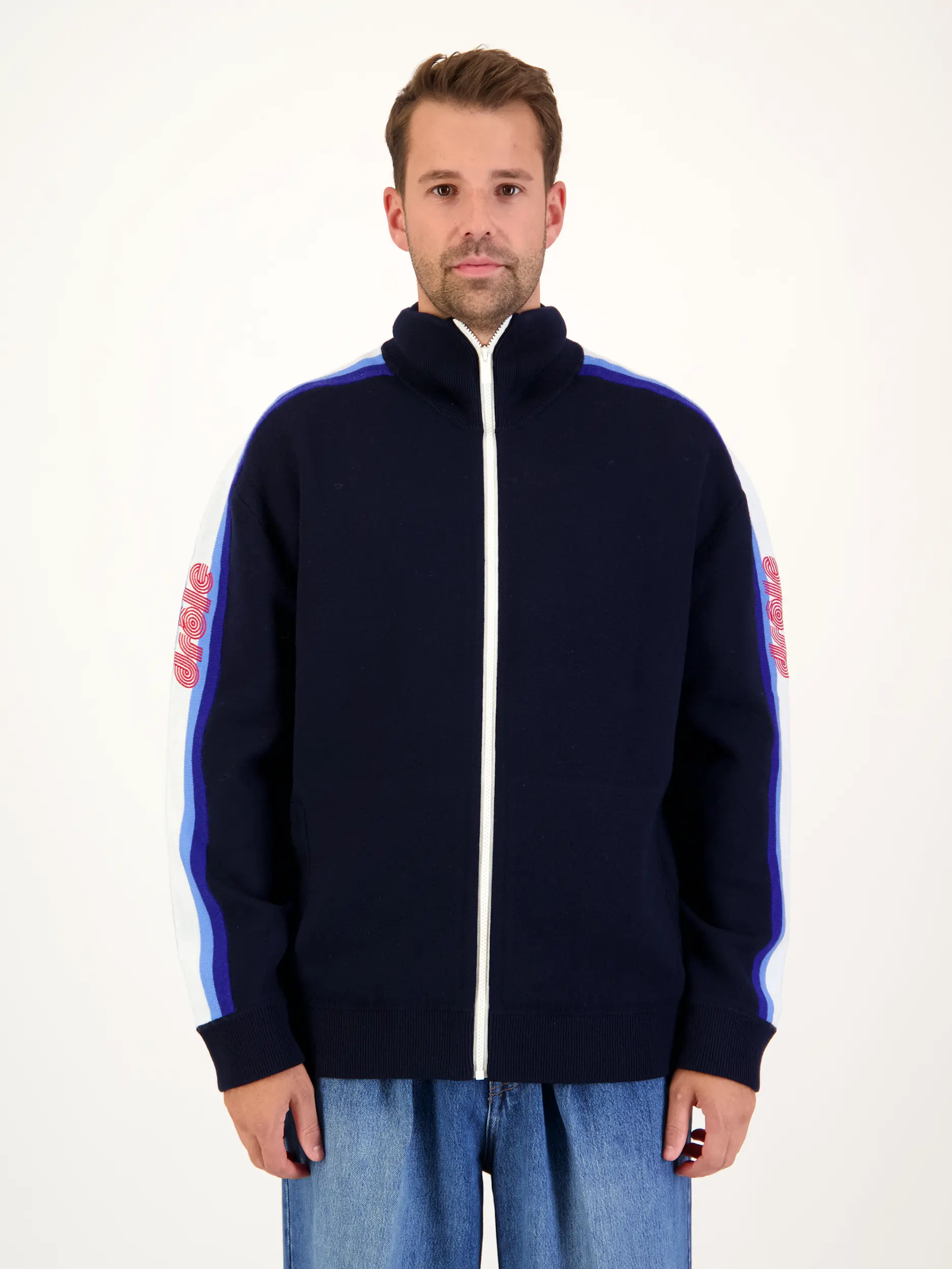 Strickjacke aus Merinowolle - Artikel Vorderseite getragen von einem Modell - Farbe: Blau