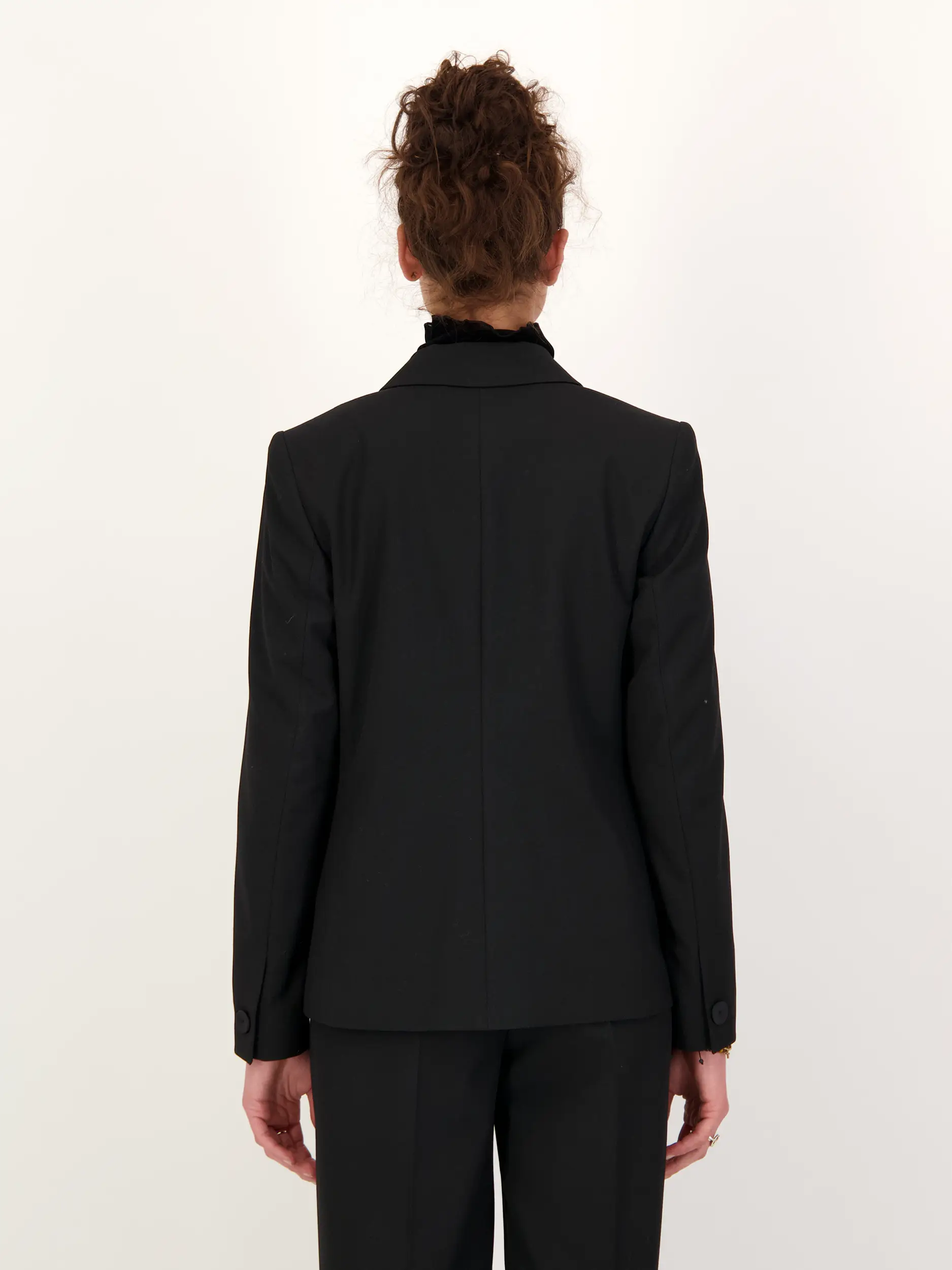 Blazer - Artikel Rückseite getragen von einem Modell - Farbe: Schwarz