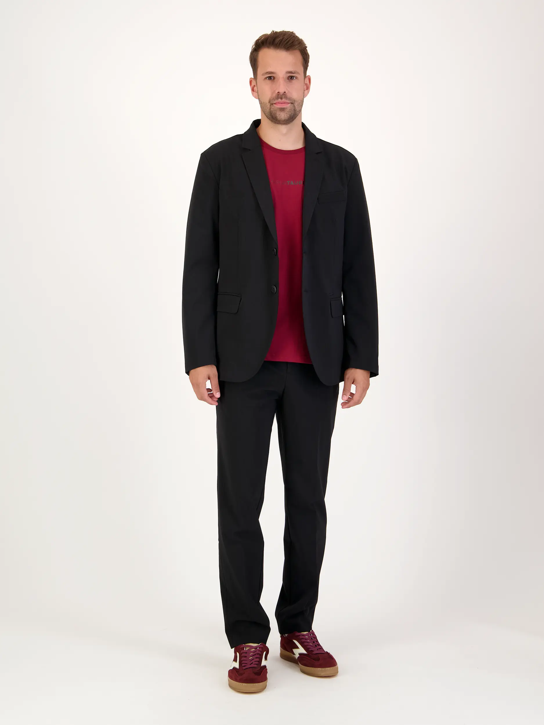 Hose 'Palas' - Artikel Teil eines Outfits getragen von einem Modell - Farbe: Schwarz