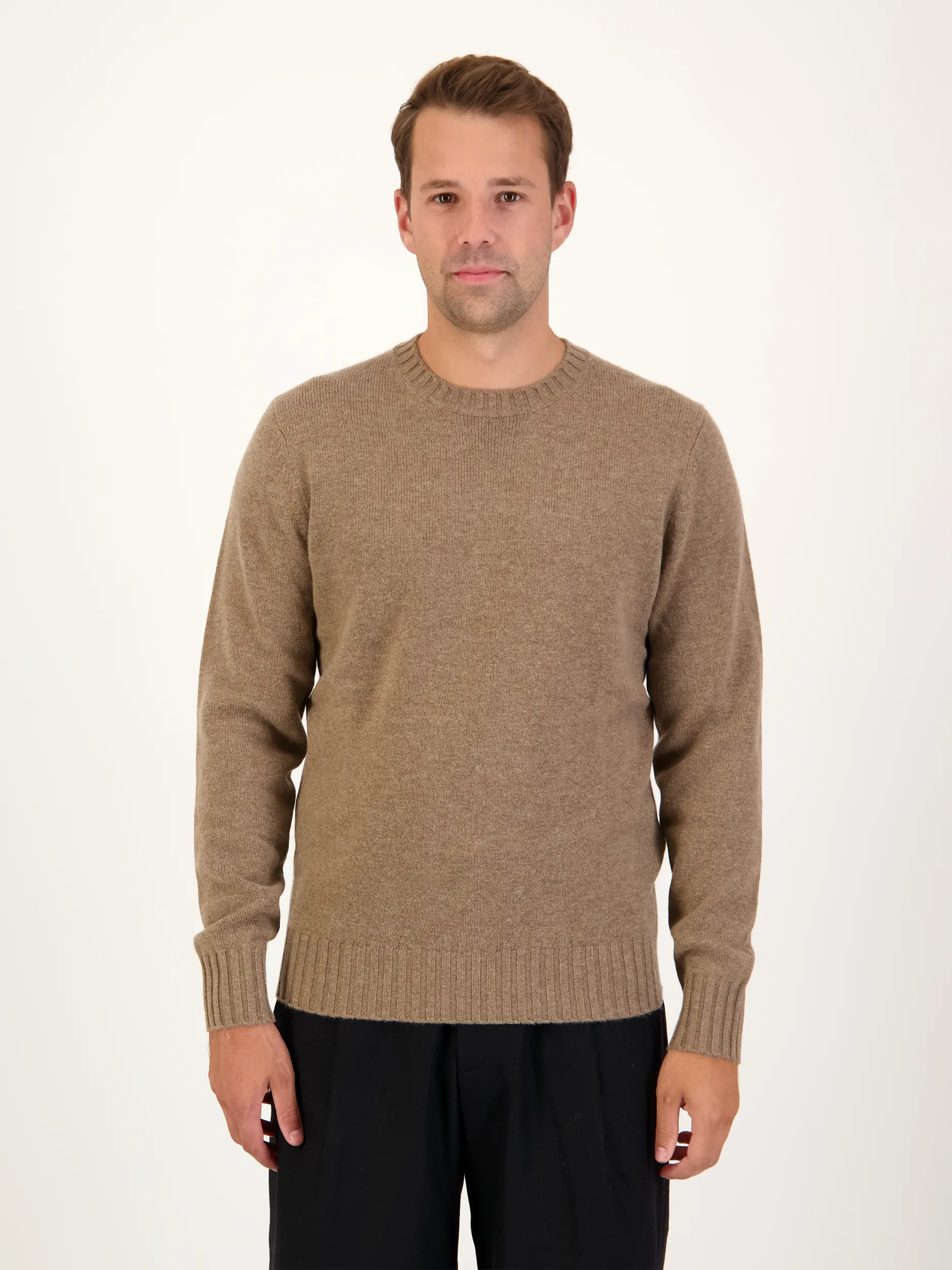 Pullover 'Rifredo' aus Kaschmir-Merino-Mix - Artikel Vorderseite getragen von einem Modell - Farbe: Braun