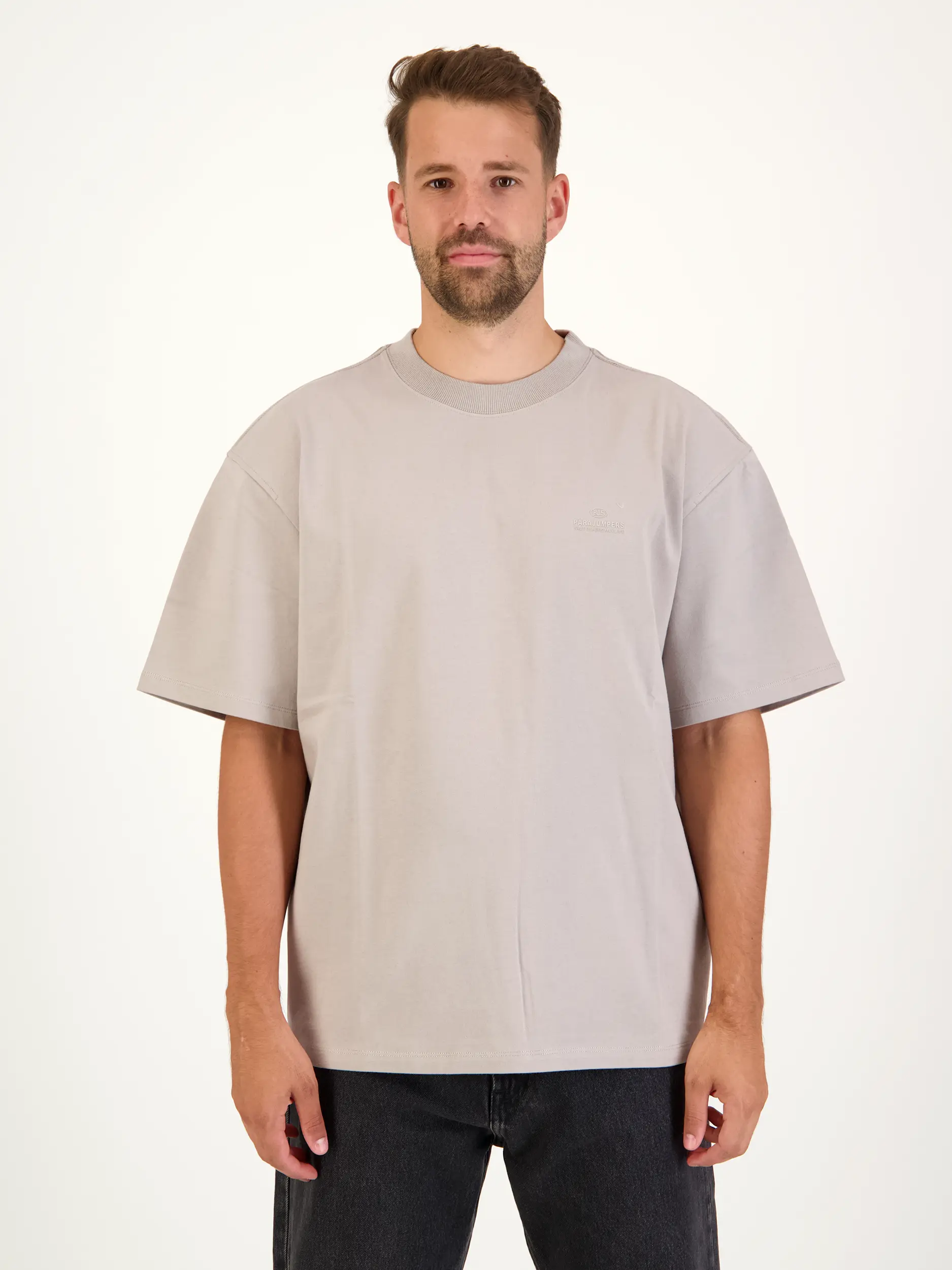 T-Shirt 'Reg' - Artikel Vorderseite getragen von einem Modell - Farbe: Beige