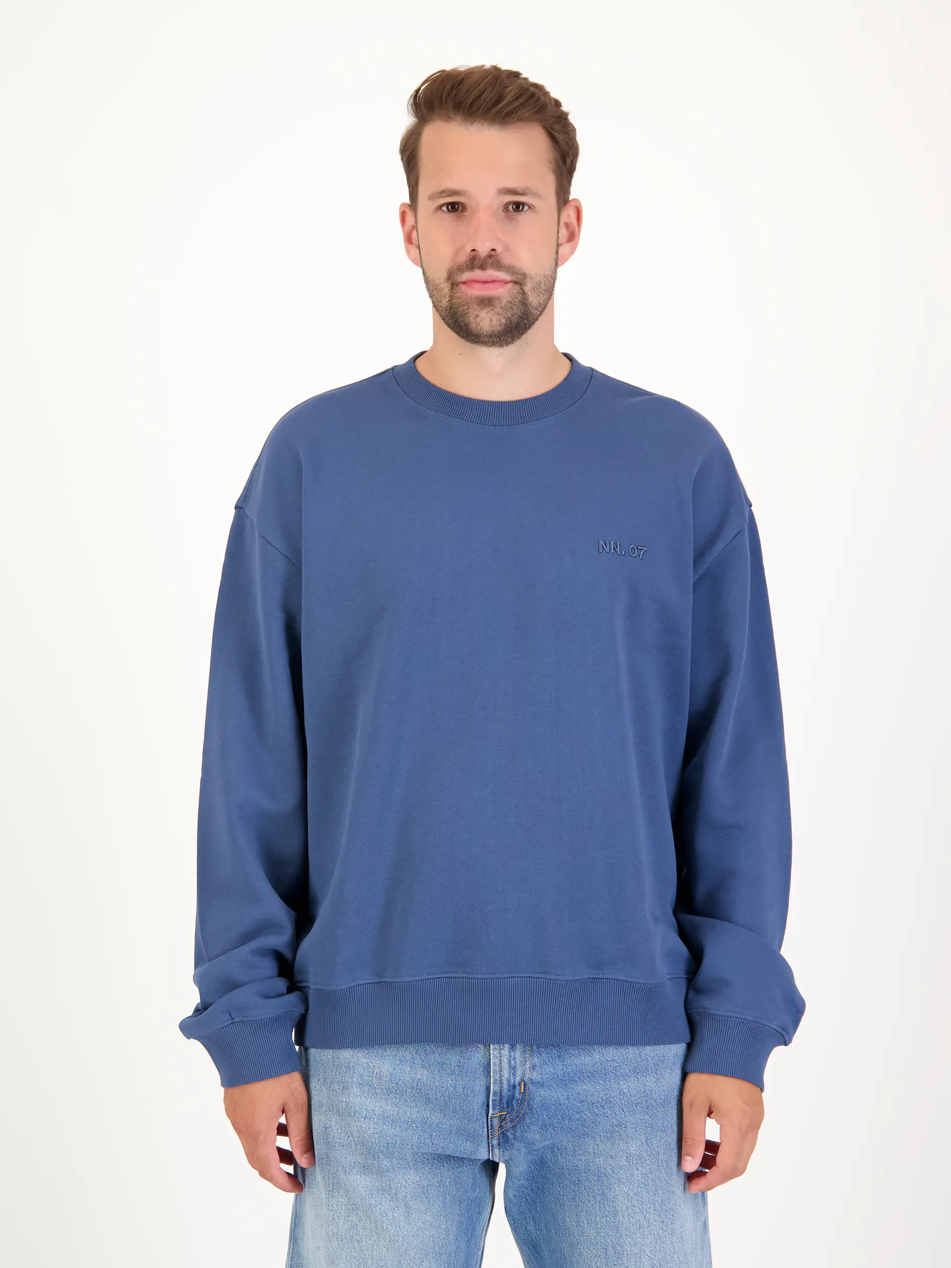 Sweatshirt 'David' - Artikel Vorderseite getragen von einem Modell - Farbe: Blau