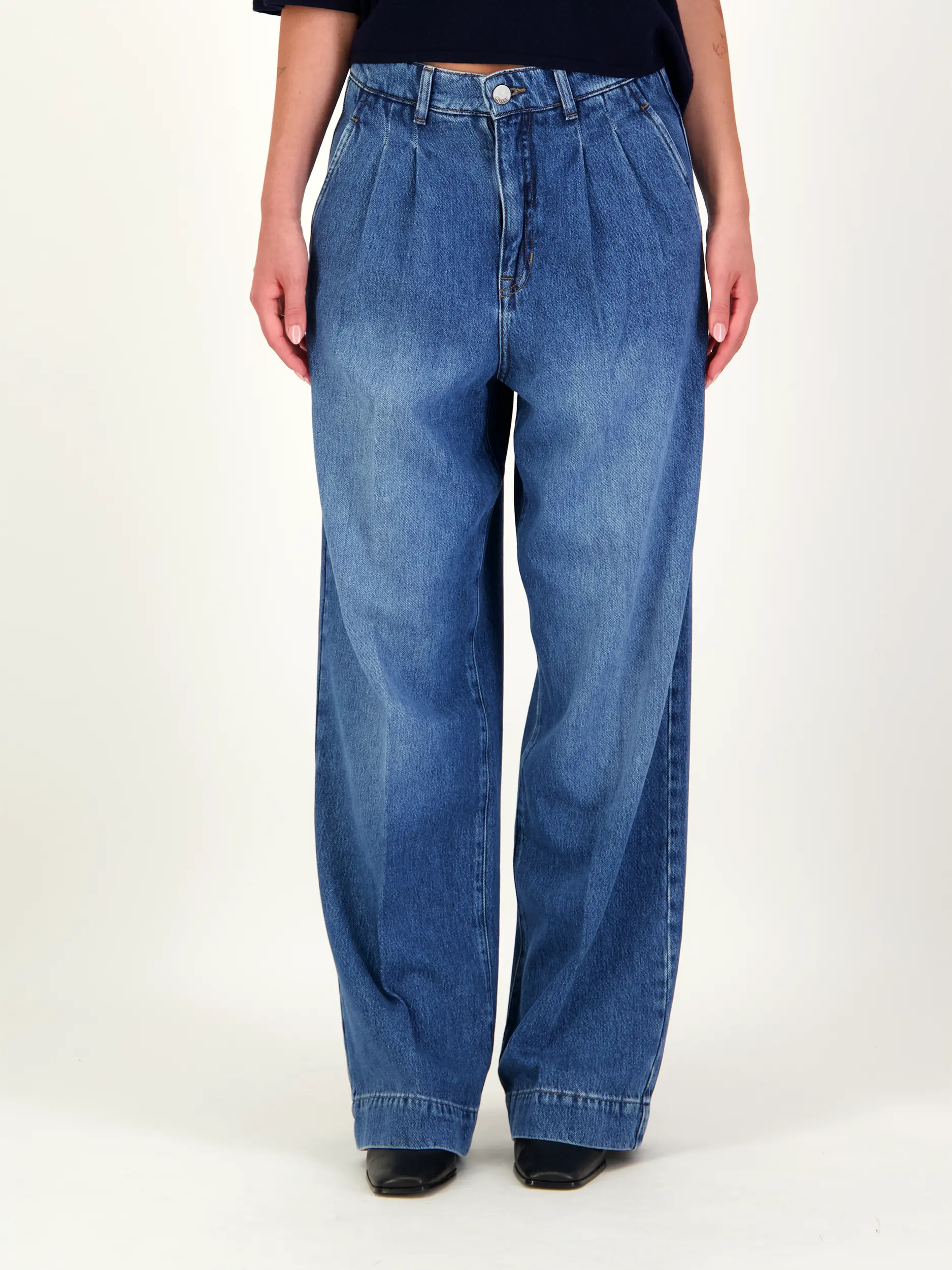 High Waist Wide Leg Unisex Jeans 'Noa' - Artikel Rückseite getragen von einem Modell