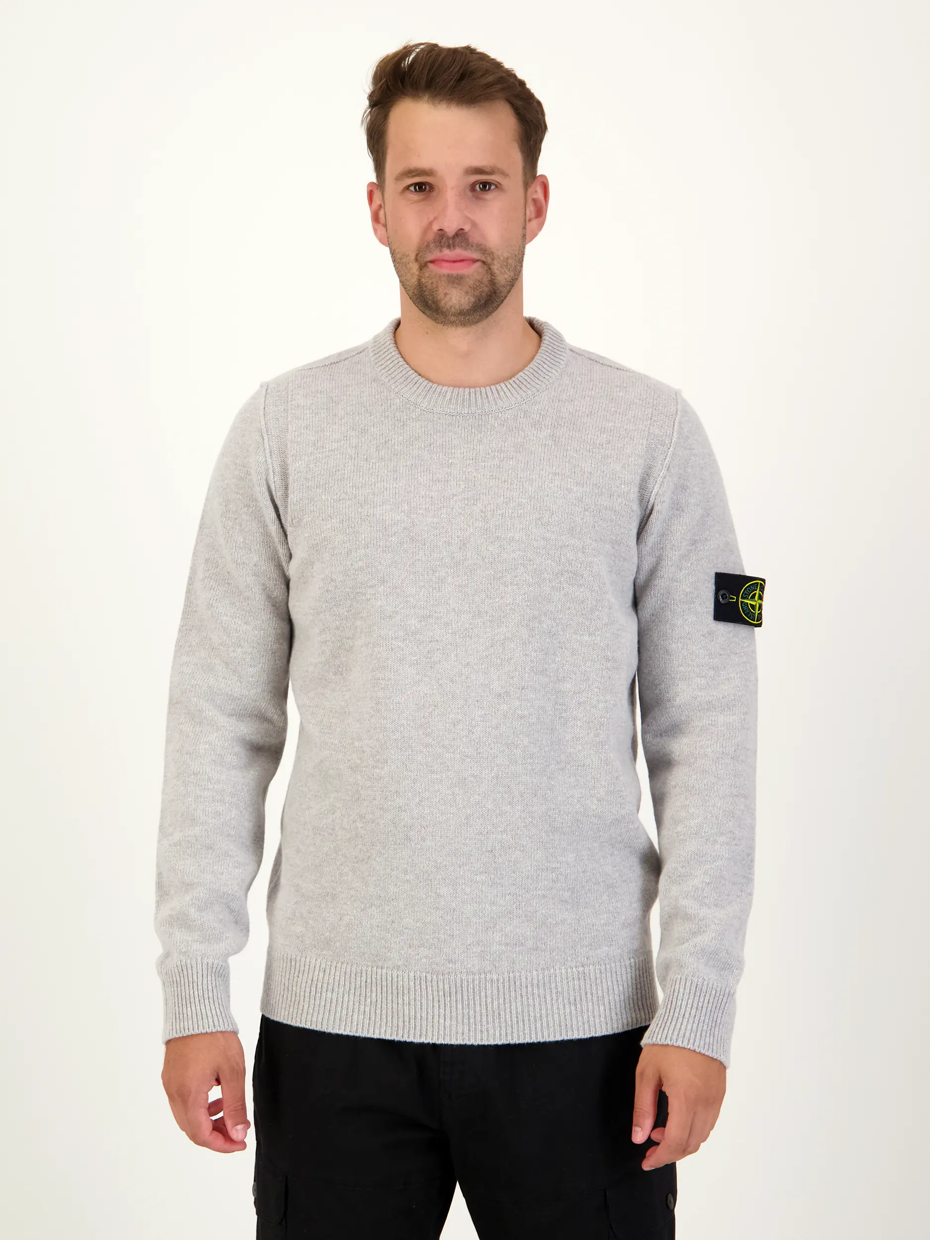 Pullover - Artikel Vorderseite getragen von einem Modell