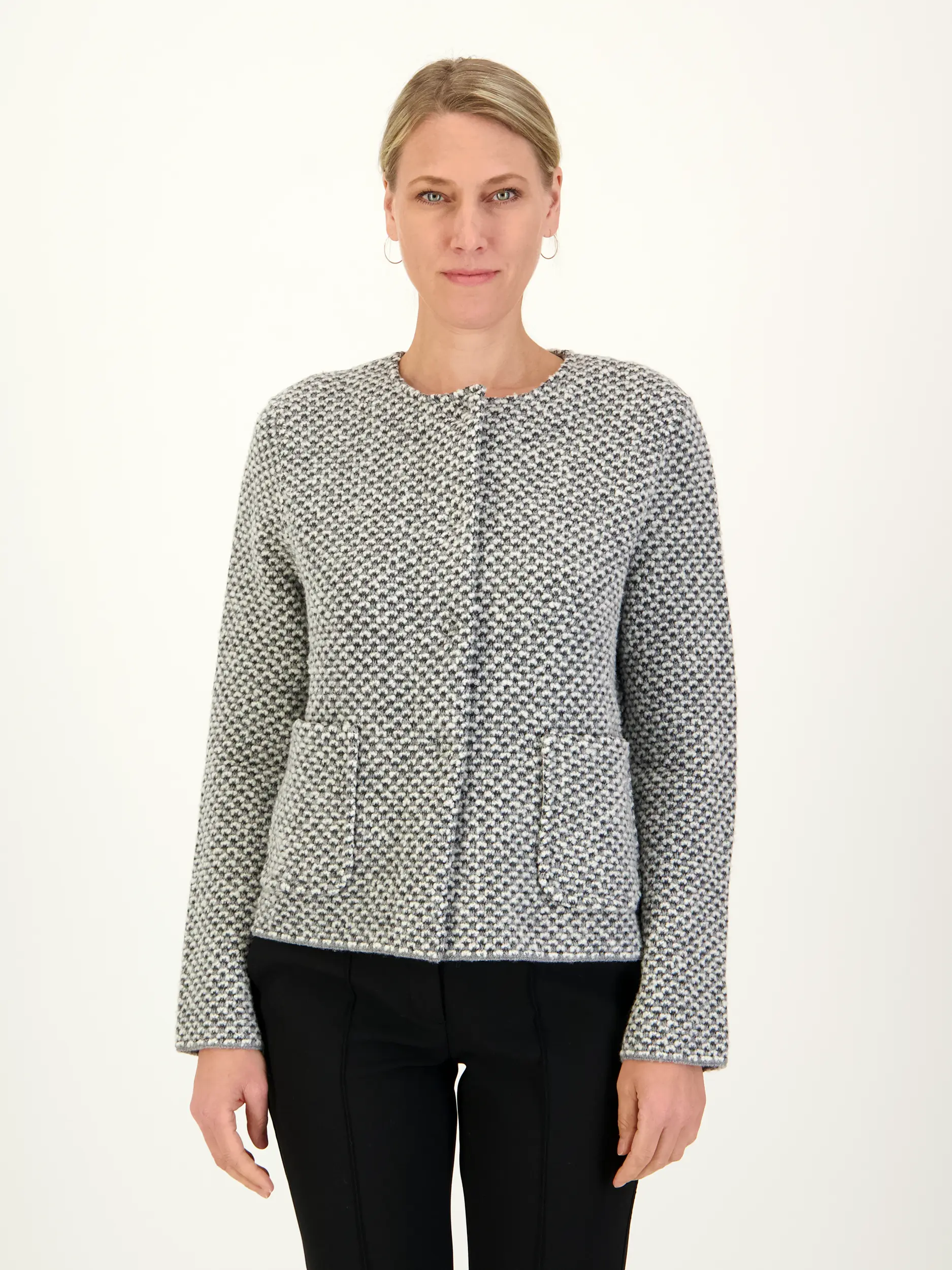 Wolljacke  - Artikel Vorderseite getragen von einem Modell