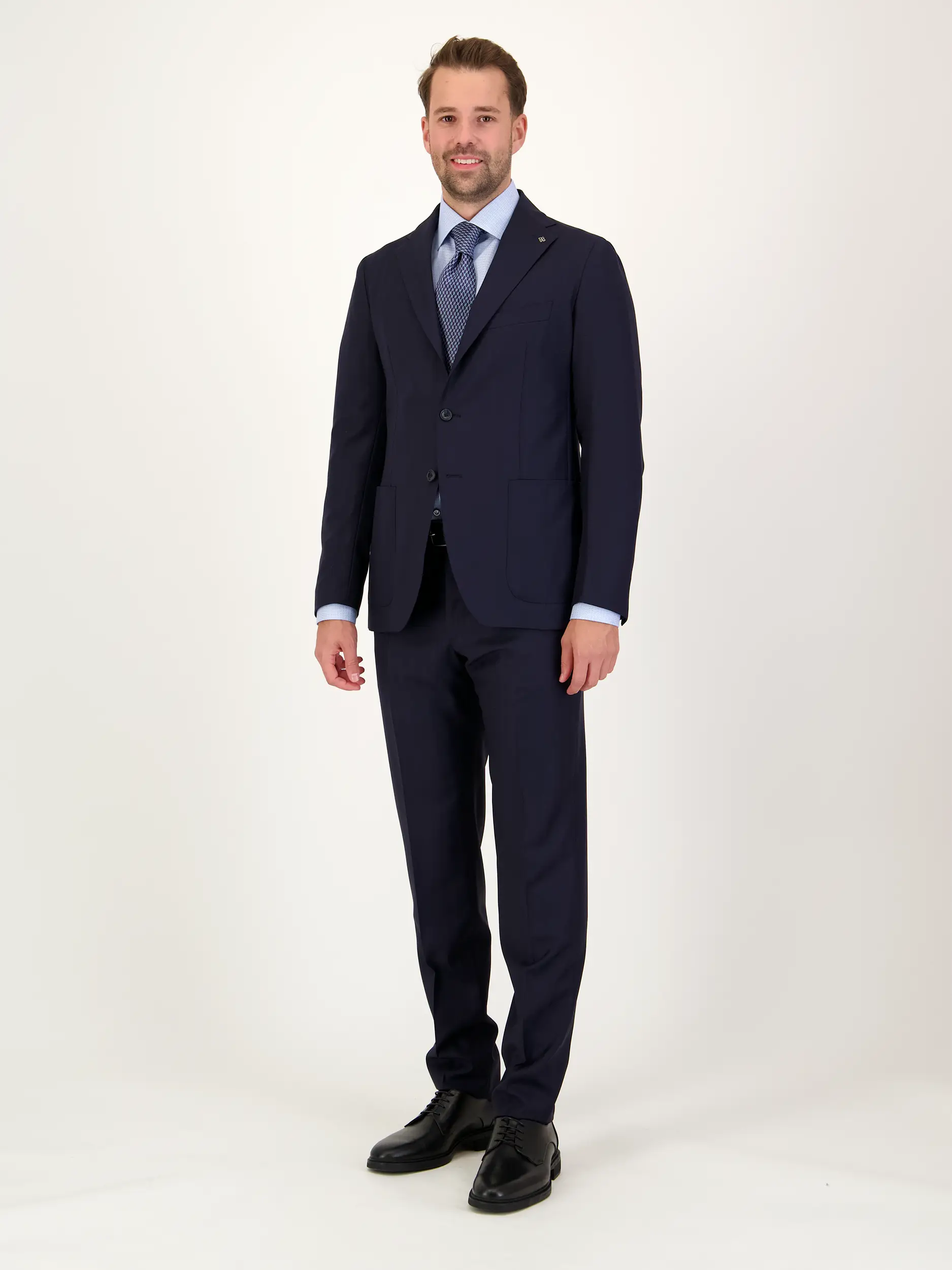 Anzug aus Wolle - Artikel Teil eines Outfits getragen von einem Modell - Farbe: Blau