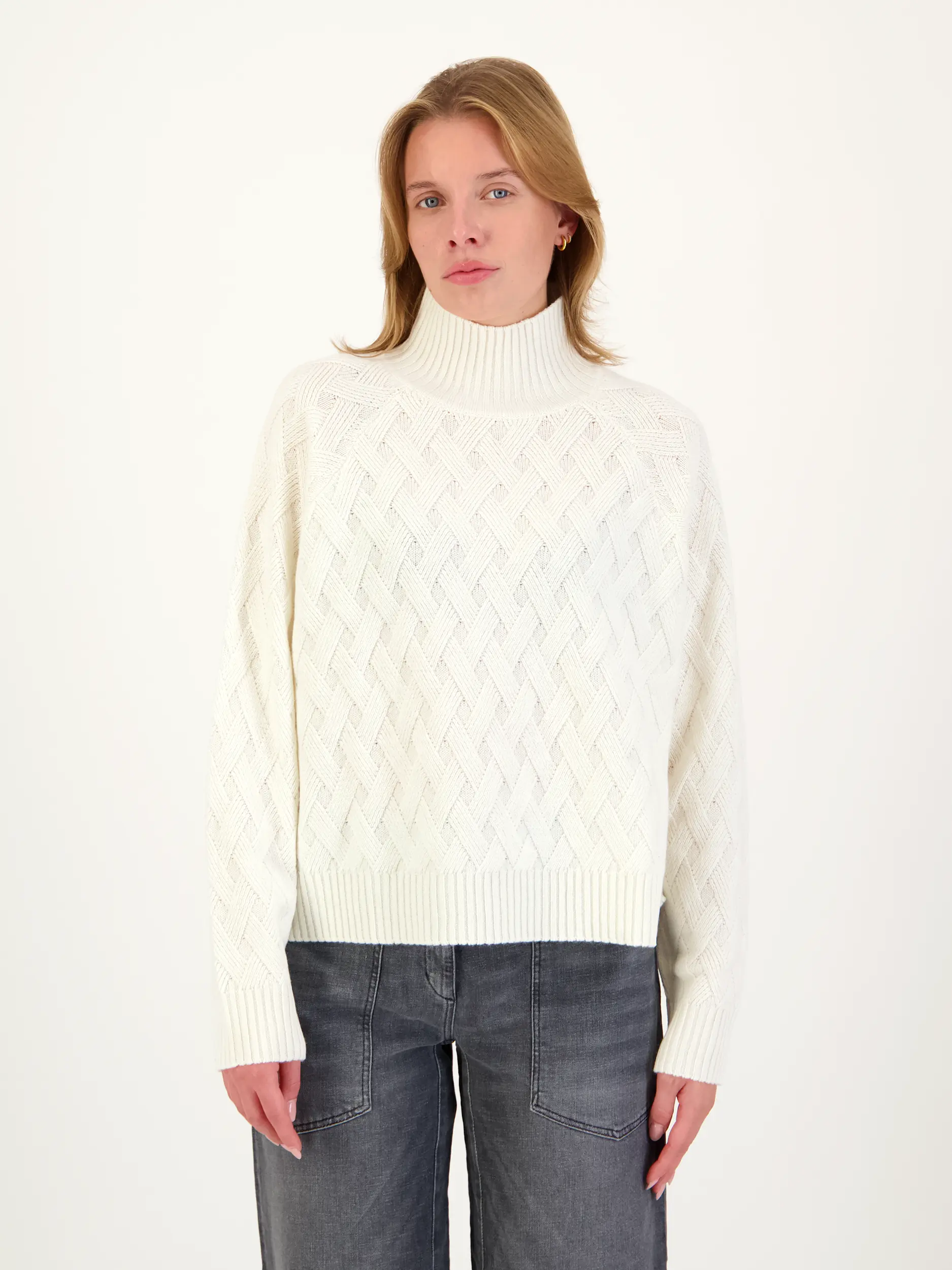 Pullover aus Wolle langarm - Artikel Vorderseite getragen von einem Modell - Farbe: Creme