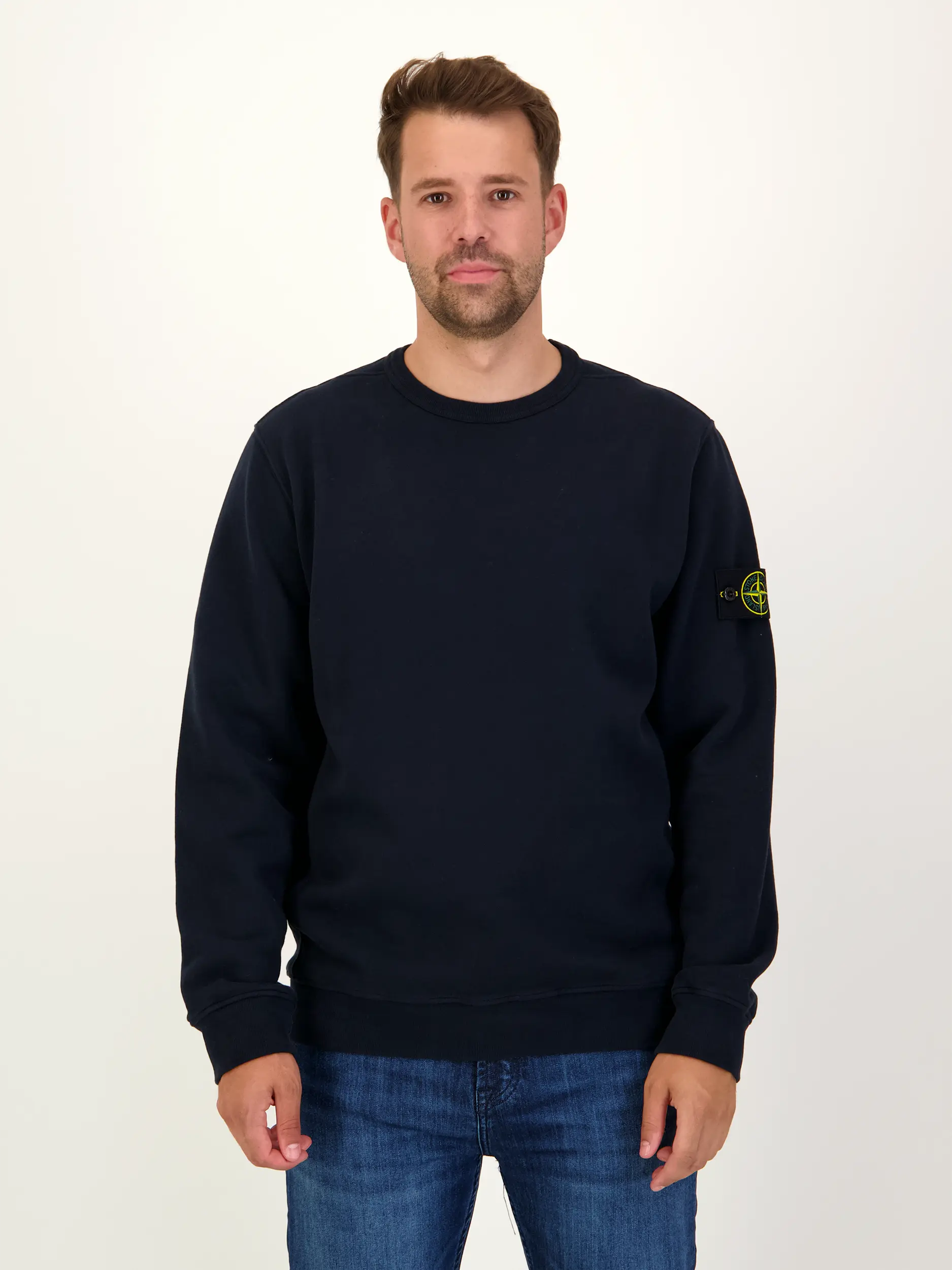 Sweatshirt - Artikel Vorderseite getragen von einem Modell