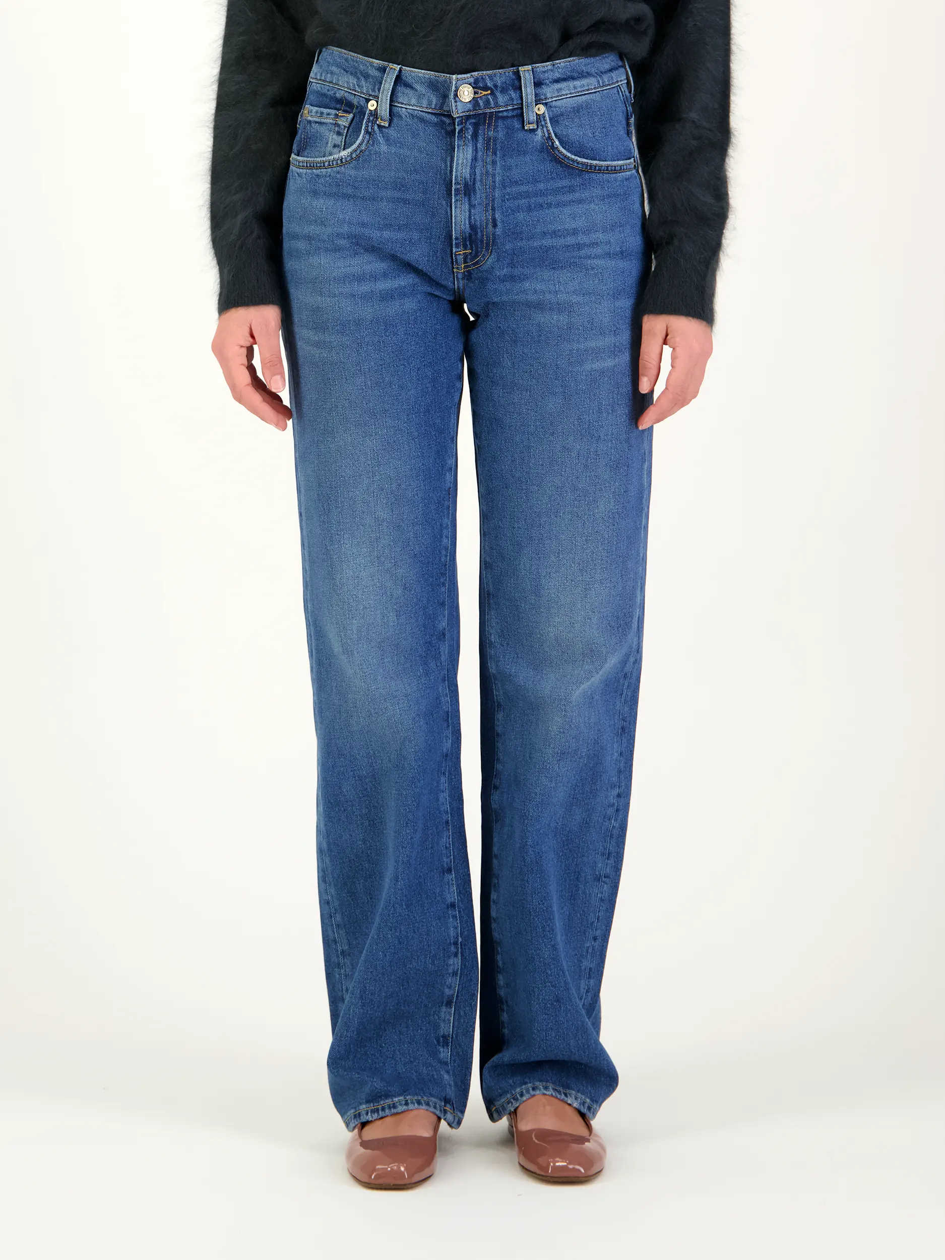 High Rise Straight Leg Jeans 'Tess' - Artikel Vorderseite getragen von einem Modell - Farbe: Blau