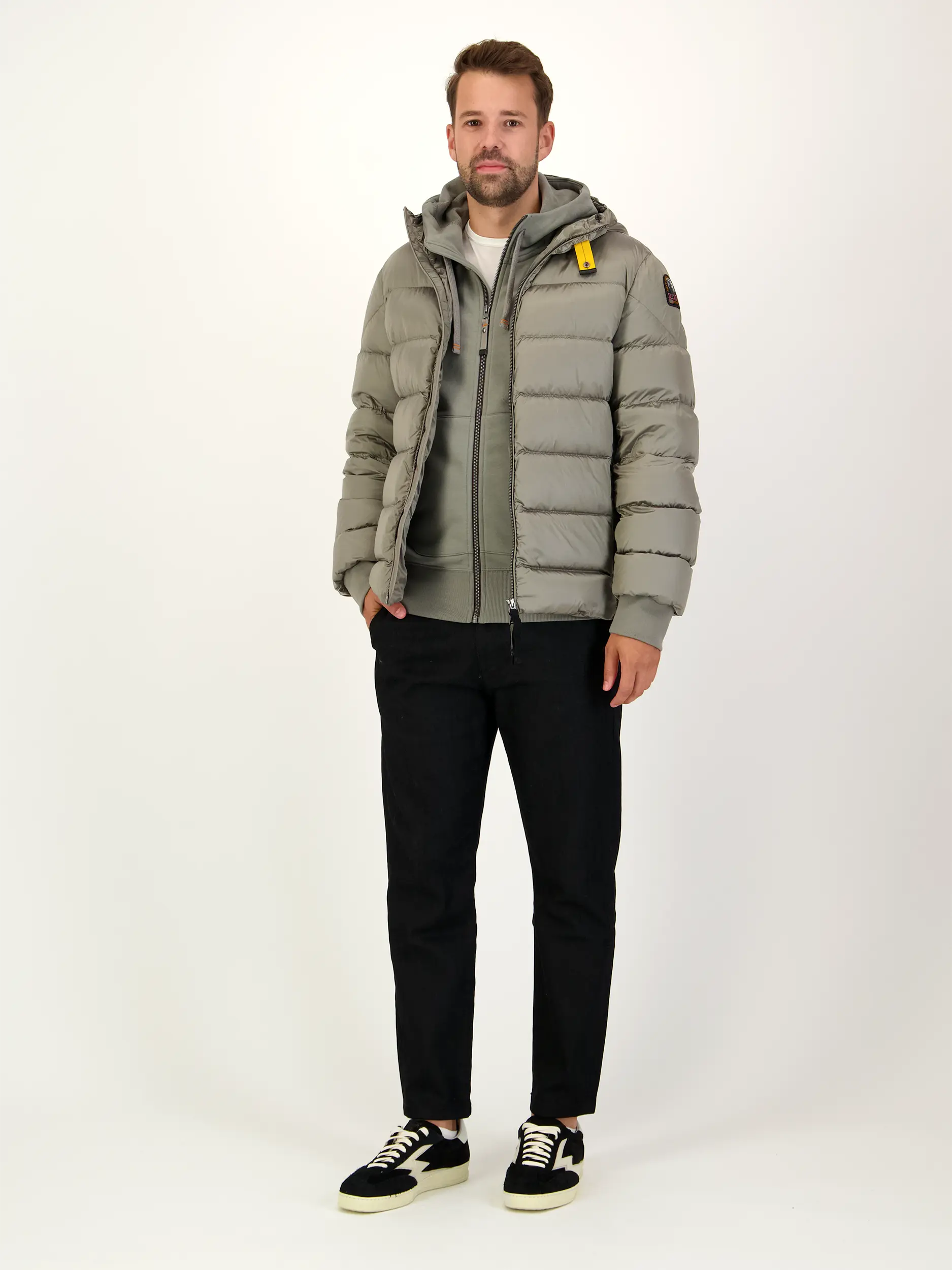 Wasserabweisende Daunenjacke 'Pharrell' - Artikel Teil eines Outfits getragen von einem Modell