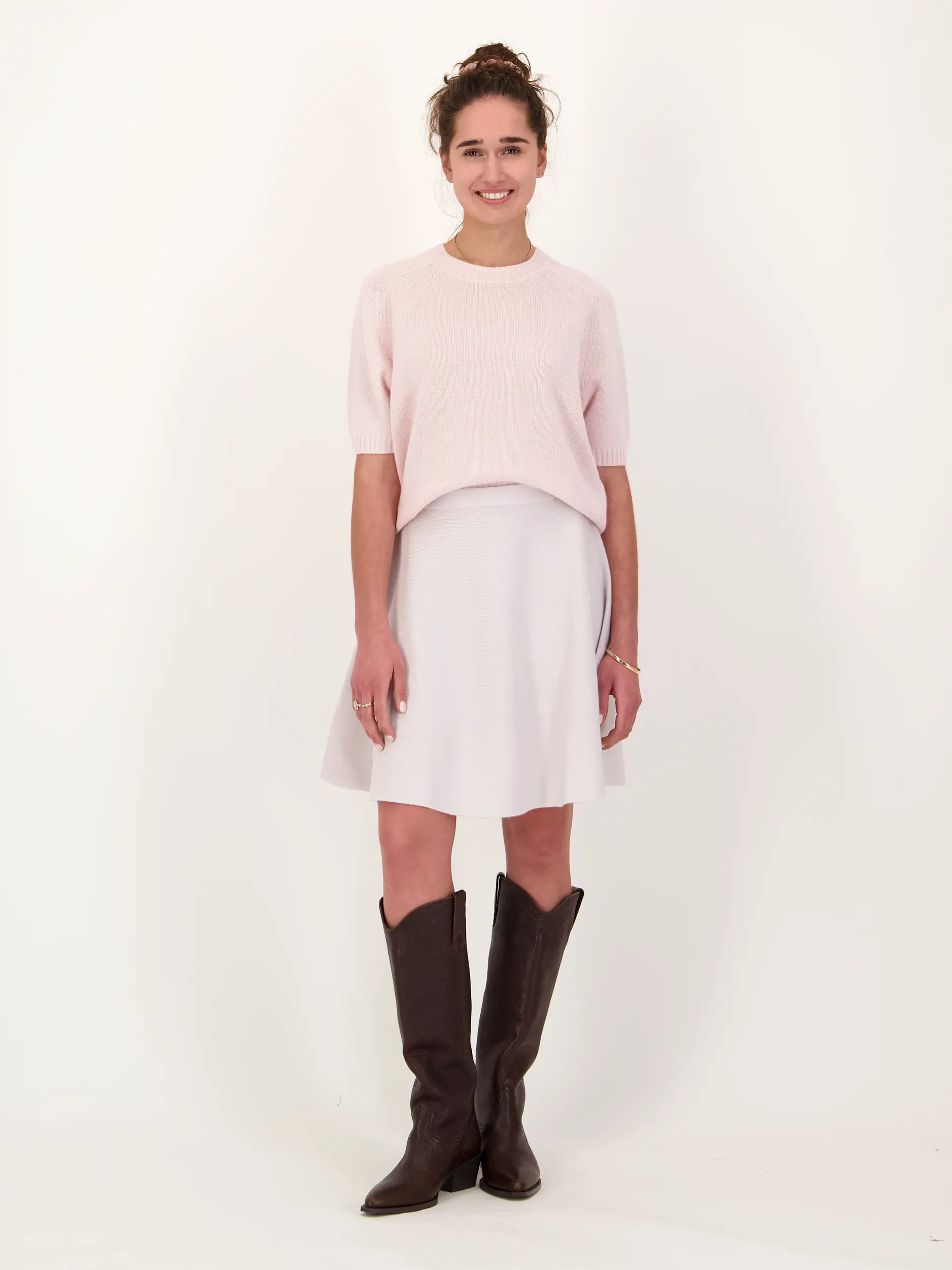 Mini Wollrock - Artikel Teil eines Outfits getragen von einem Modell - Farbe: Grau