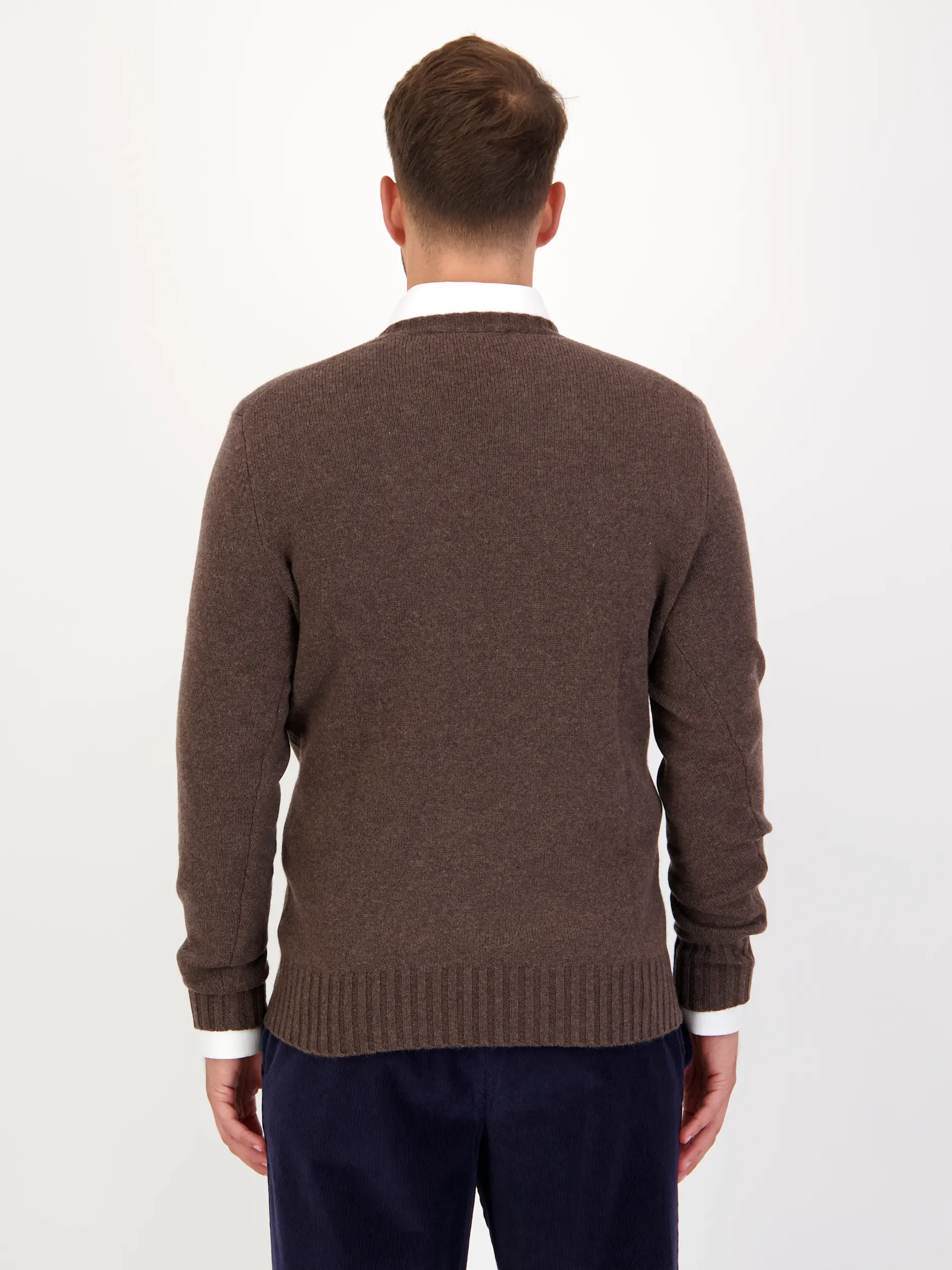 Pullover 'Rifredo' aus Kaschmir-Merino-Mix - Artikel Rückseite getragen von einem Modell - Farbe: Braun