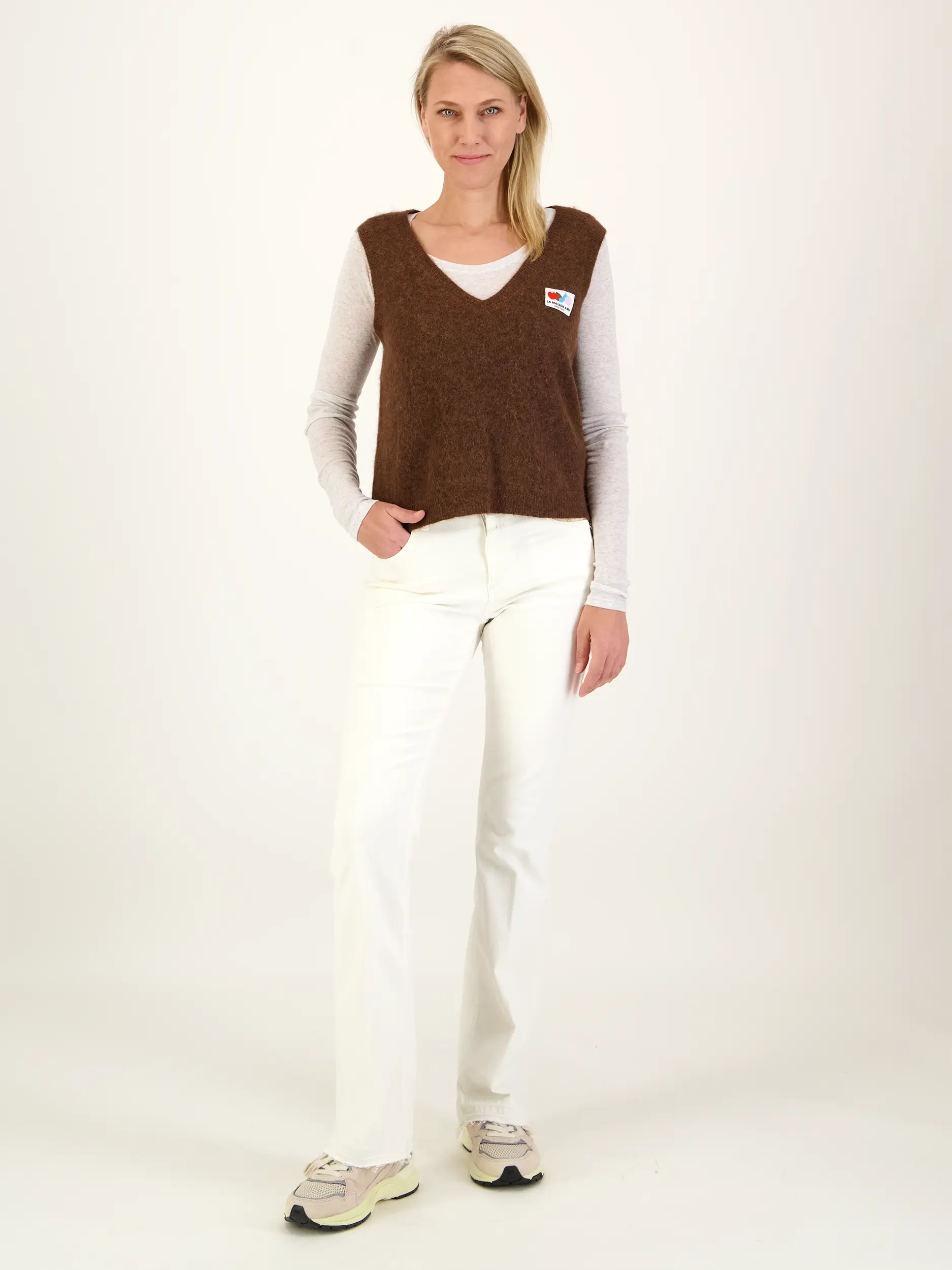 Pullunder aus Alpaka-Mix - Artikel Teil eines Outfits getragen von einem Modell