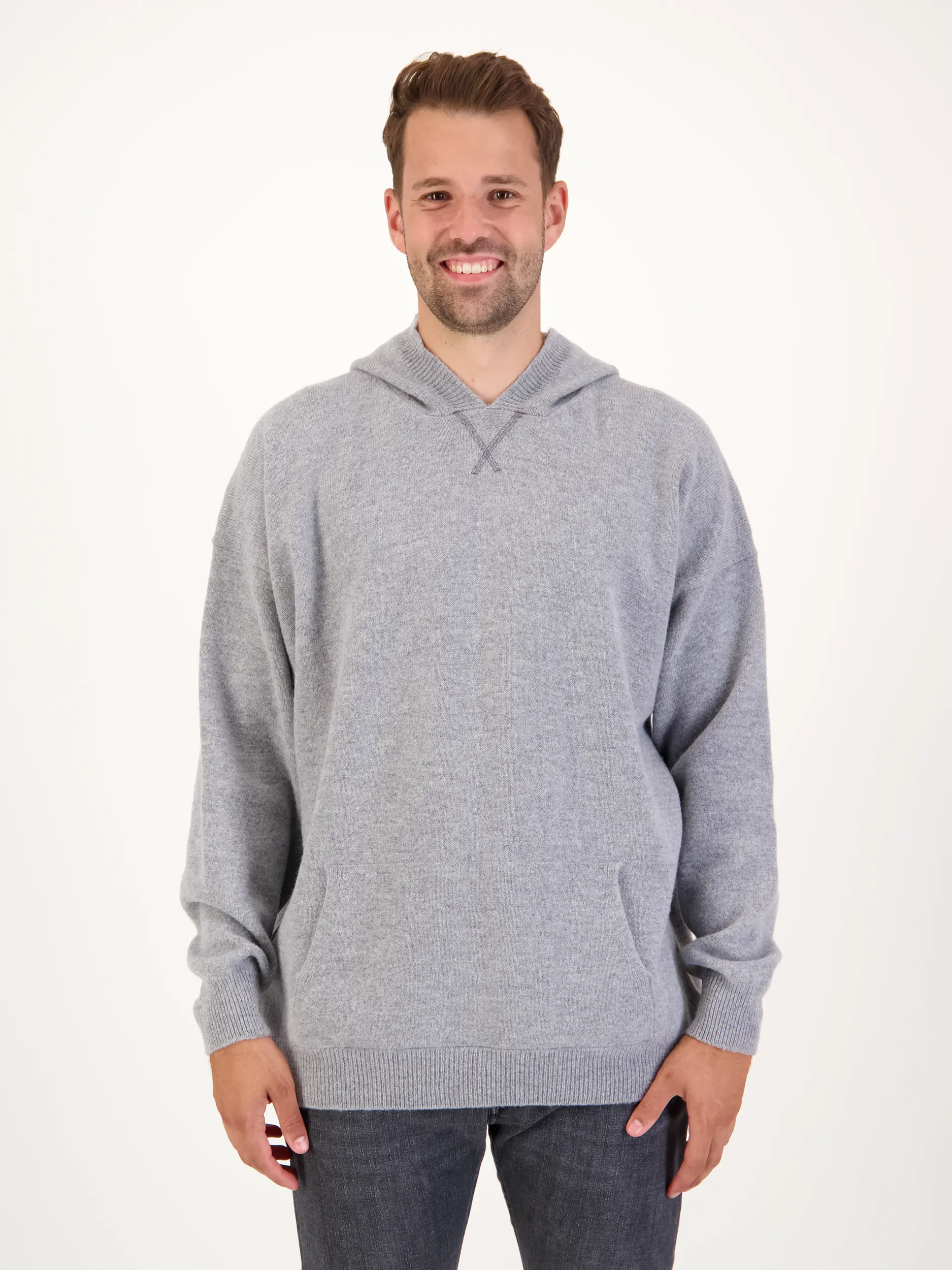 Pullover aus Wolle langarm - Artikel Vorderseite getragen von einem Modell - Farbe: Grau