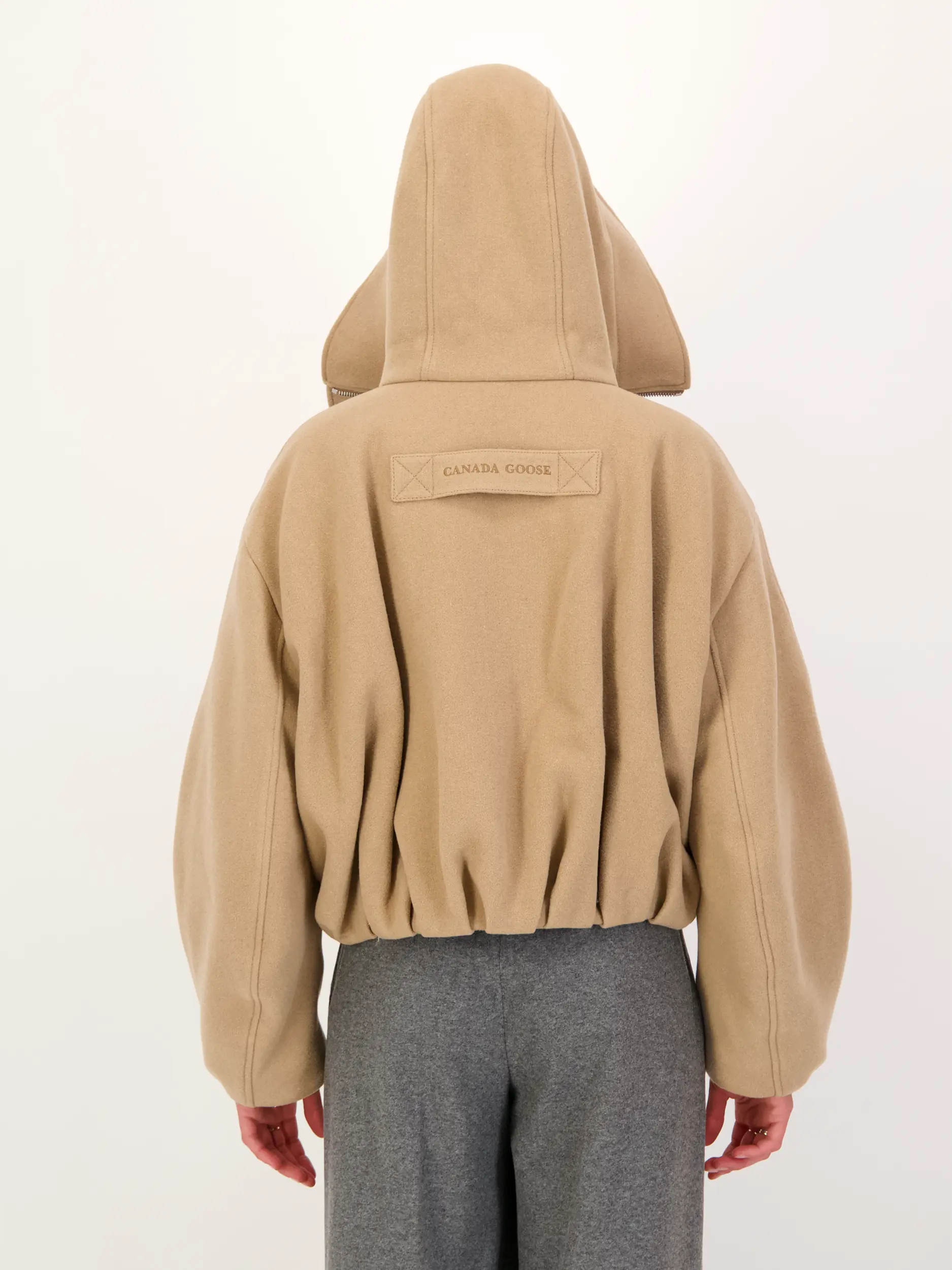 Wolljacke 'Chilliwack Bomber' - Artikel Rückseite getragen von einem Modell - Farbe: Braun