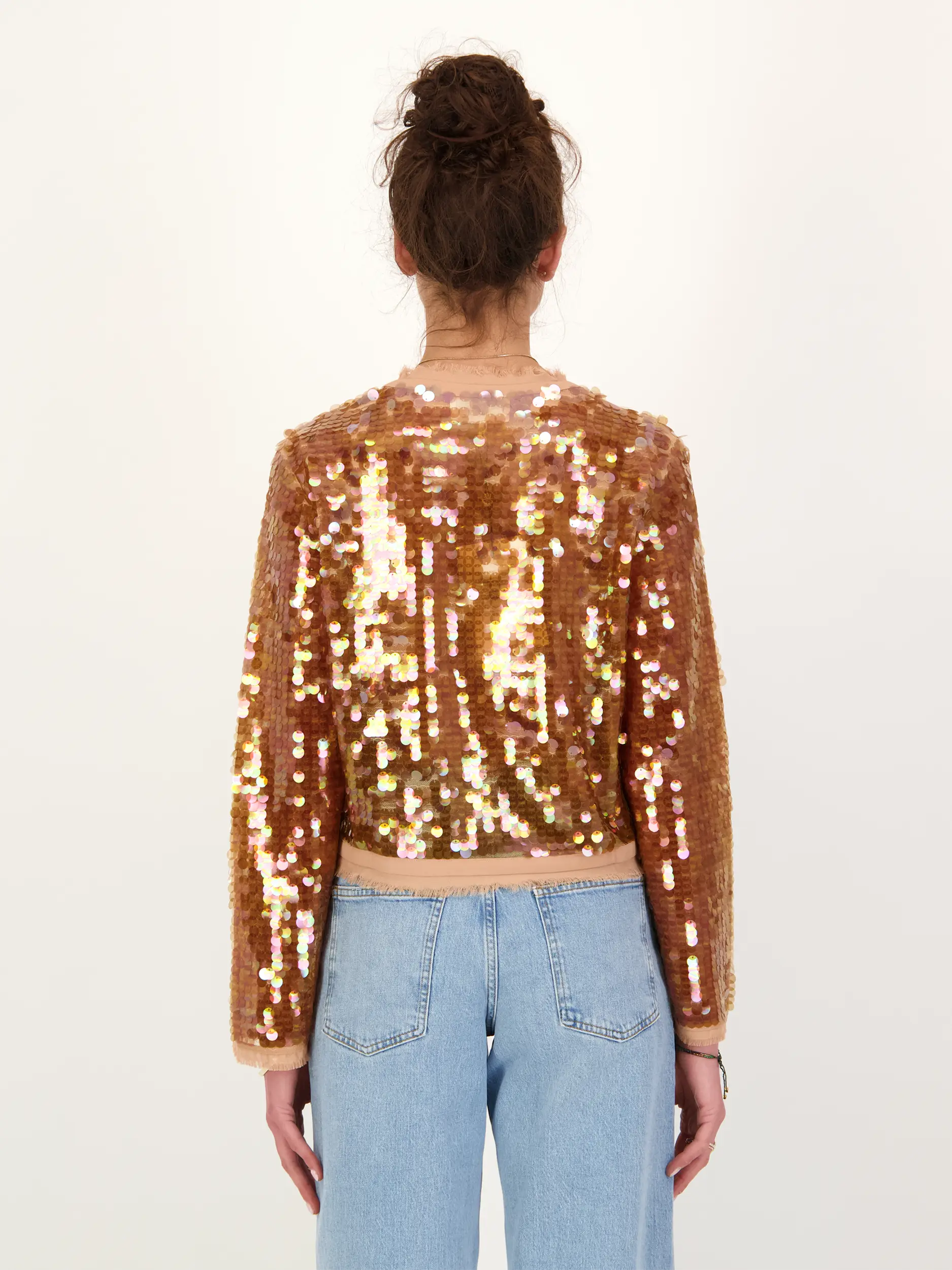 Jacke mit Pailletten - Artikel Rückseite getragen von einem Modell - Farbe: Beige
