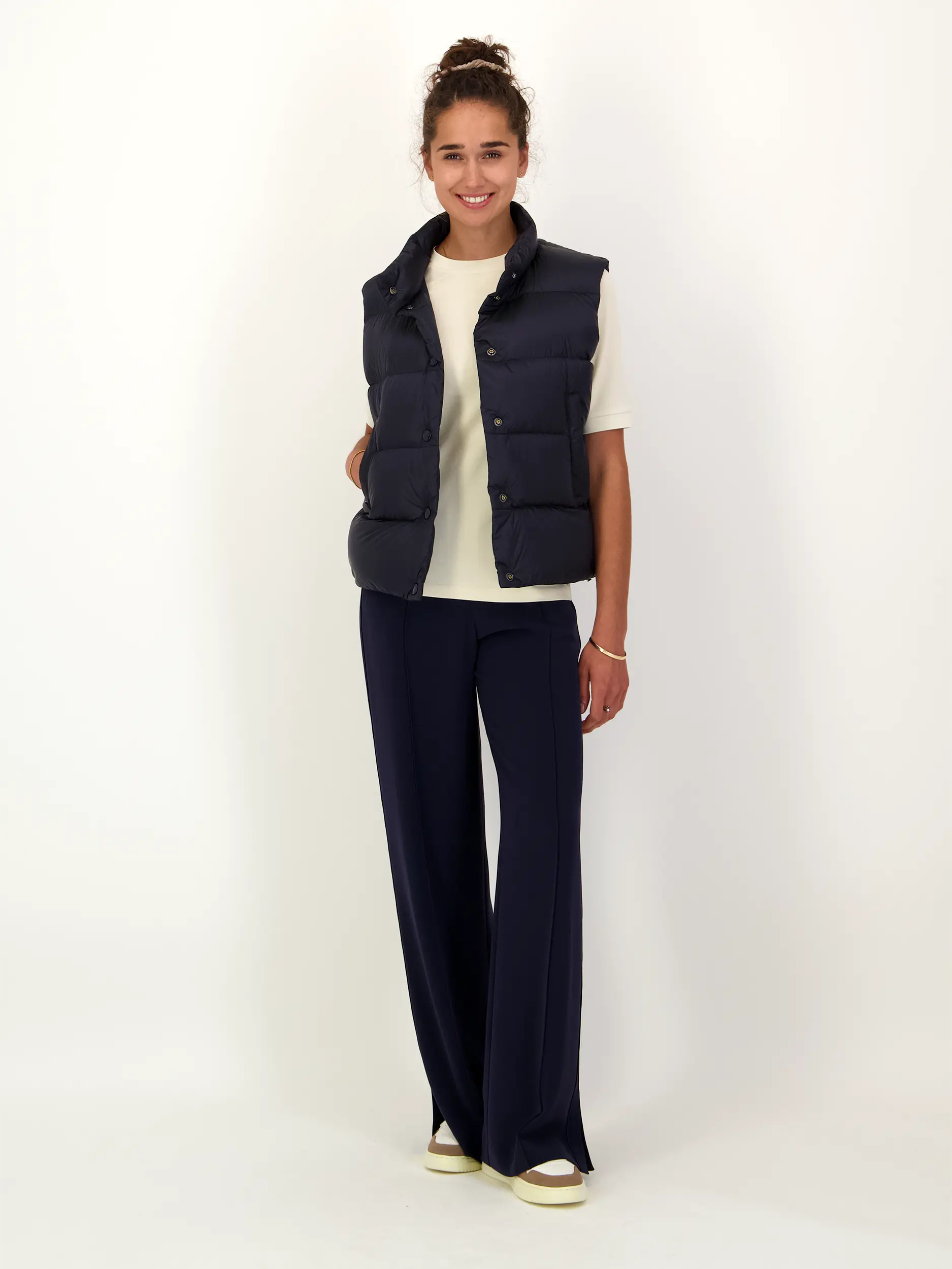 Weste 'Orely' - Artikel Teil eines Outfits getragen von einem Modell