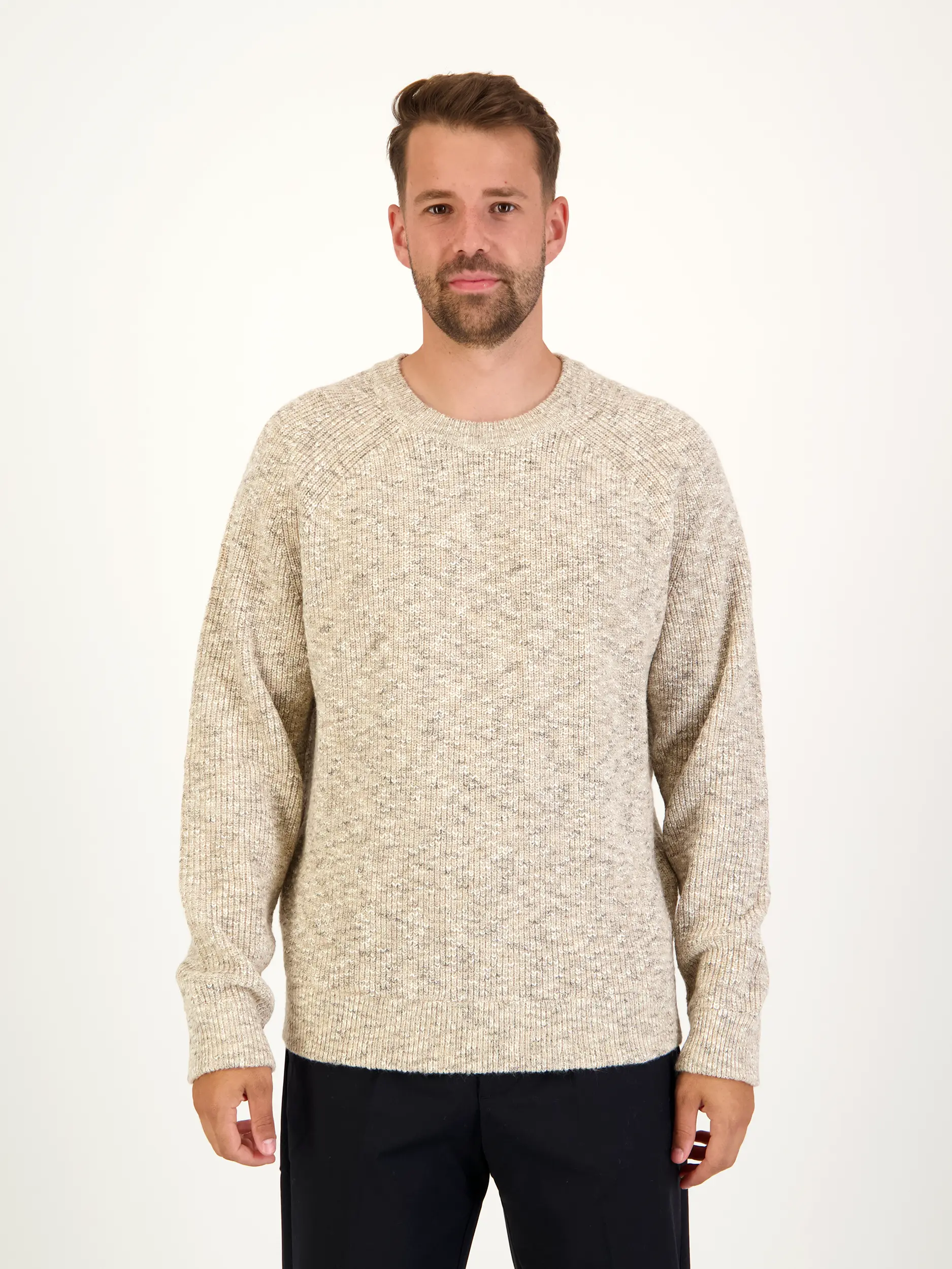 Pullover 'Jacobo' langarm - Artikel Vorderseite getragen von einem Modell - Farbe: Beige
