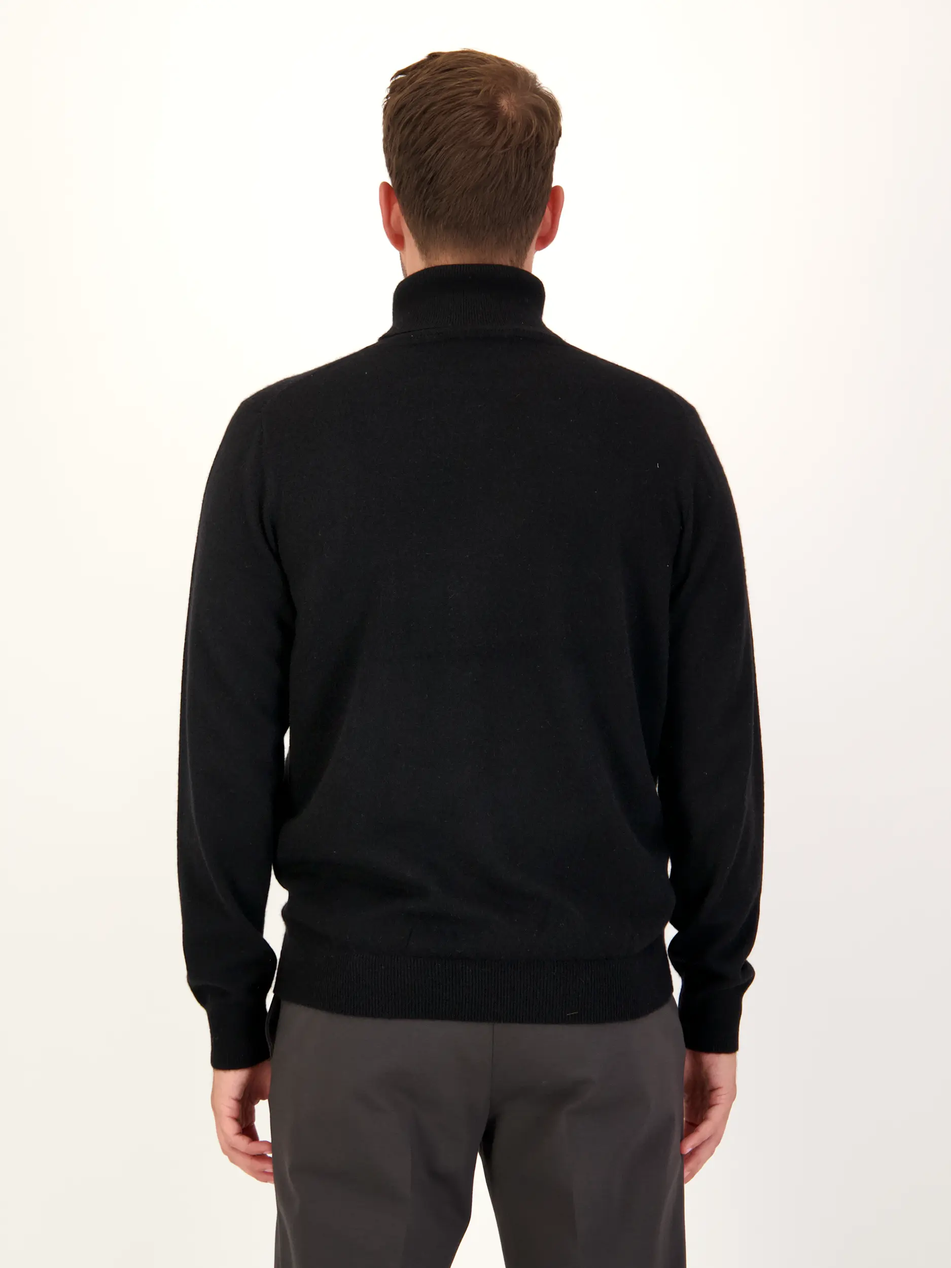 Rollkragenpullover aus Kaschmir langarm - Artikel Rückseite getragen von einem Modell - Farbe: Schwarz