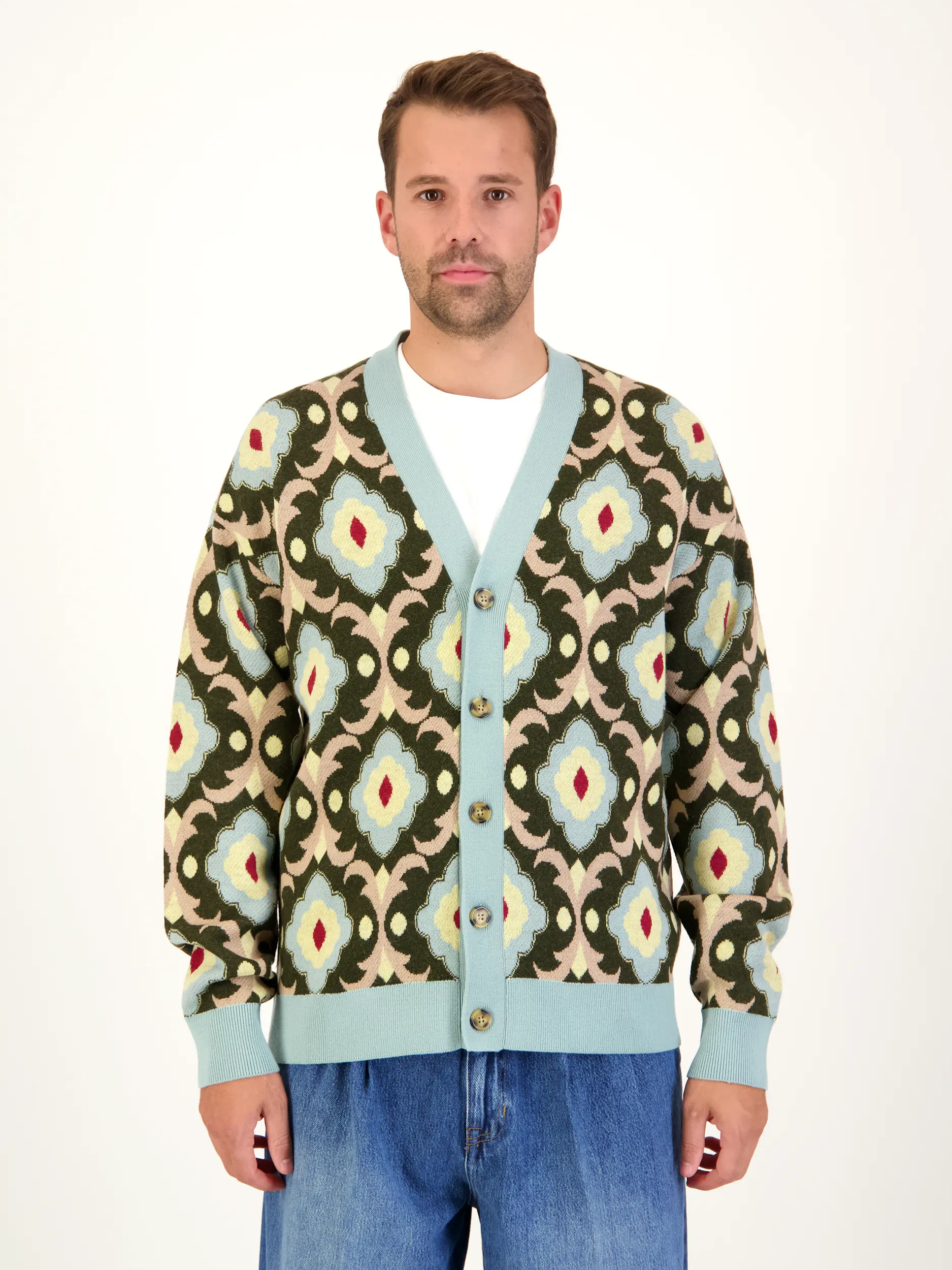 Strickjacke aus Merinowolle - Artikel Vorderseite getragen von einem Modell - Farbe: Grün