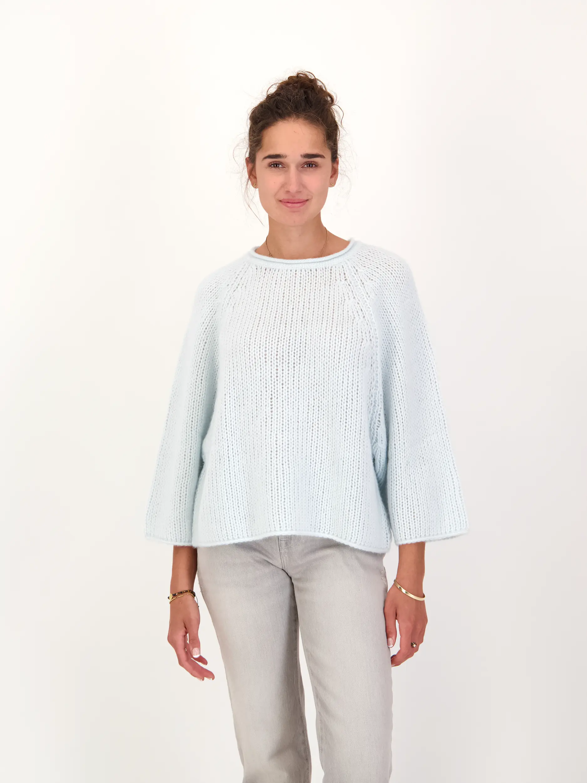 Pullover - Artikel Vorderseite getragen von einem Modell - Farbe: Blau