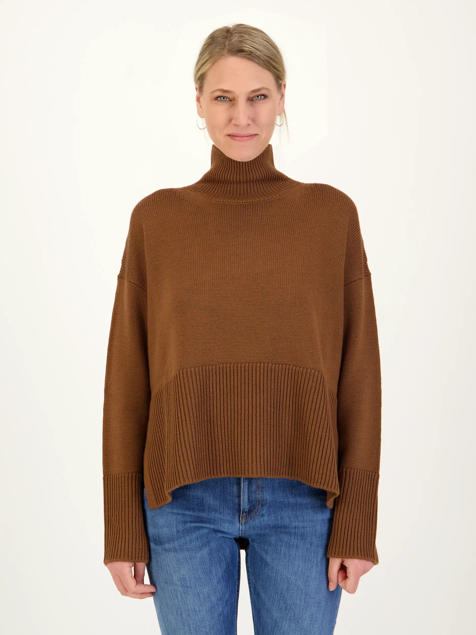 Pullover aus Wolle langarm - Artikel Vorderseite getragen von einem Modell - Farbe: Braun