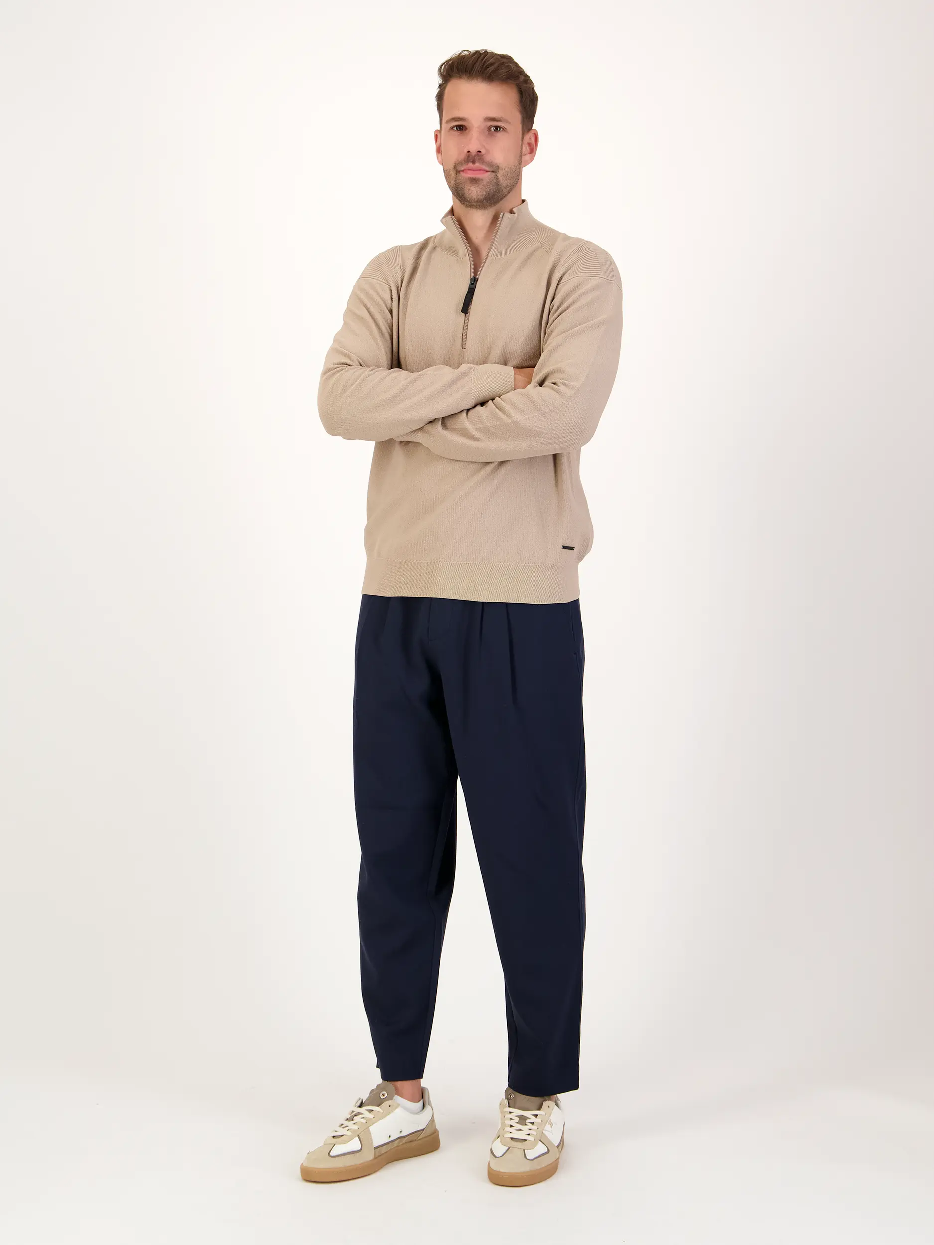 Pullover 'Frost' - Artikel Teil eines Outfits getragen von einem Modell - Farbe: Braun