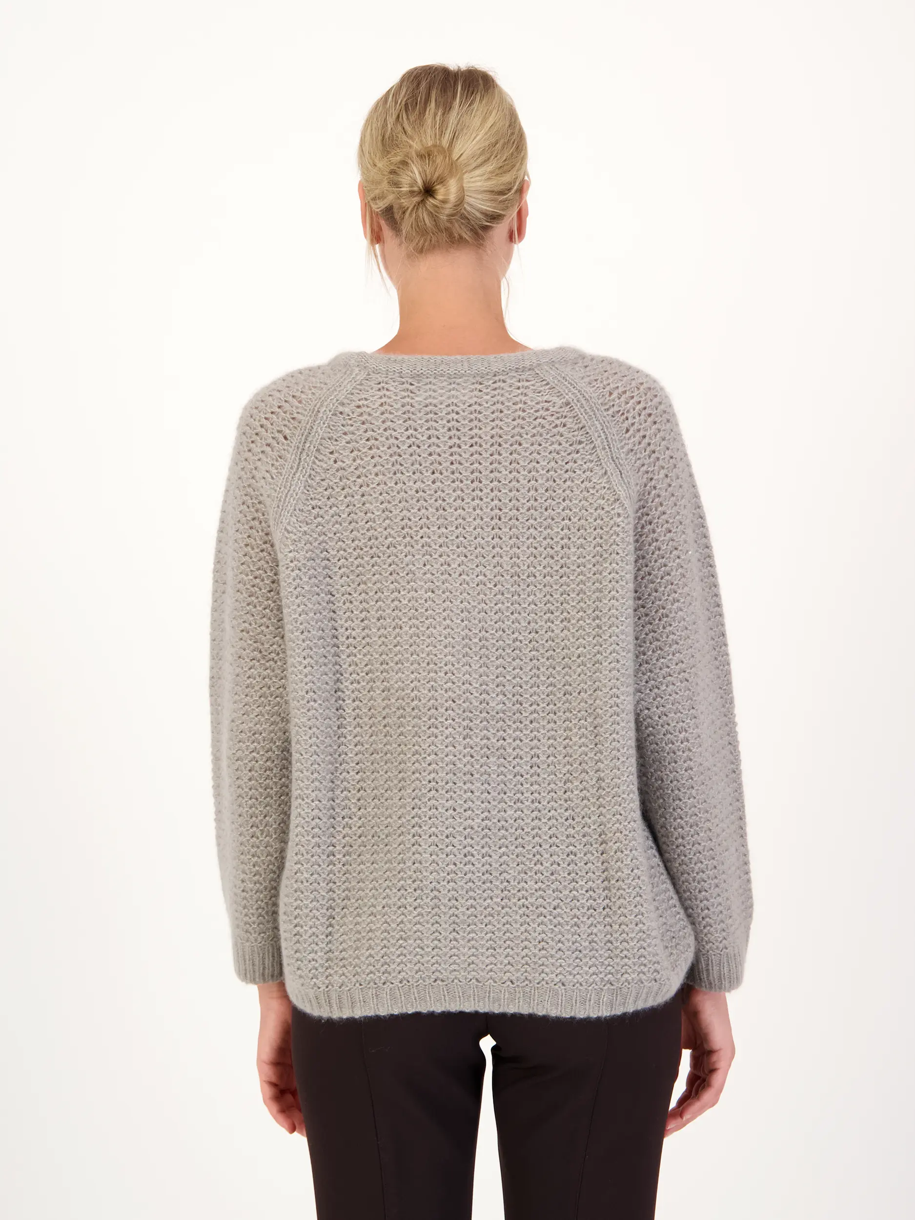 Pullover aus Kaschmir langarm - Artikel Rückseite getragen von einem Modell - Farbe: Grün