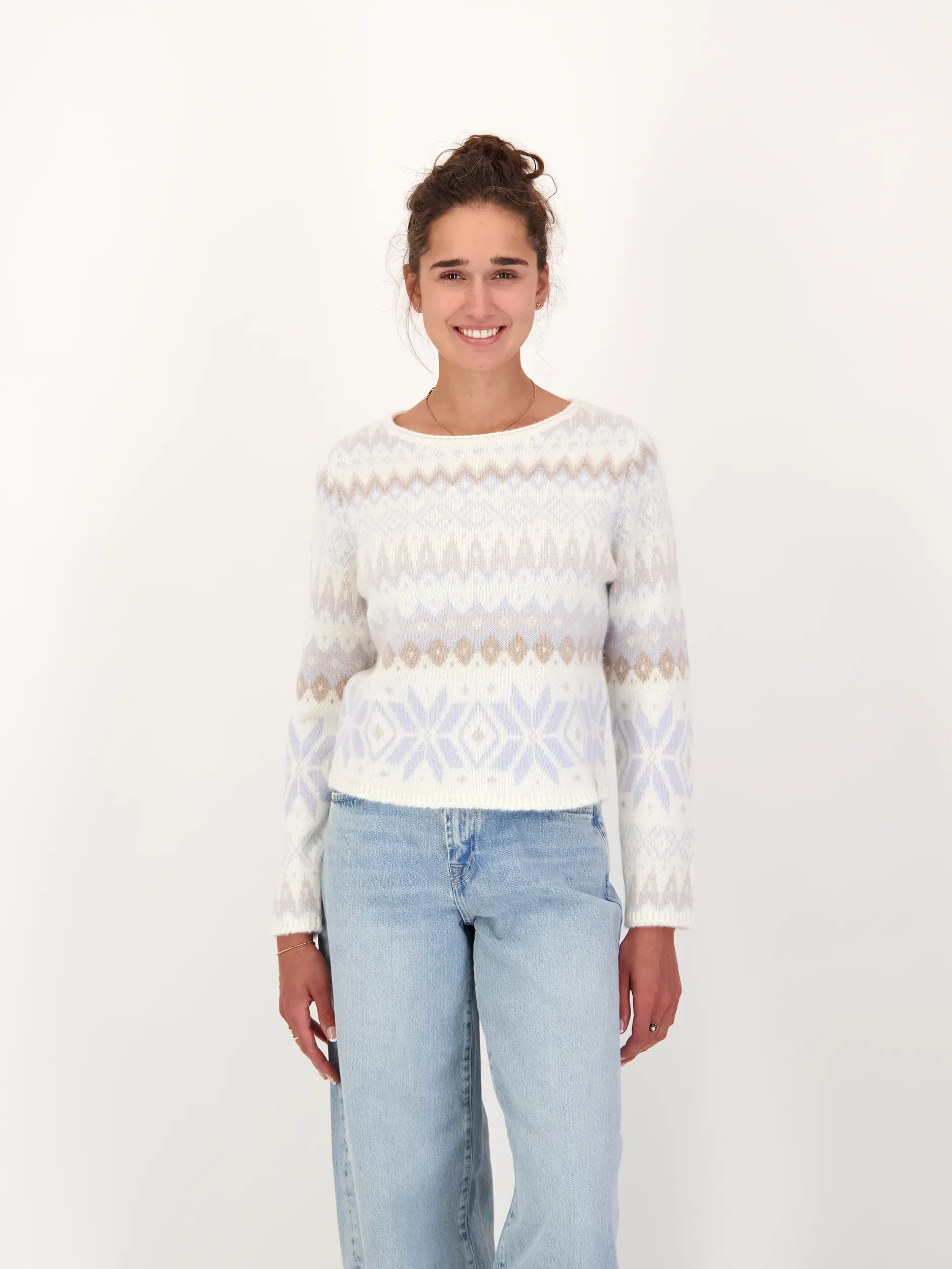 Gemusterter Pullover aus Kaschmir langarm - Artikel Vorderseite getragen von einem Modell - Farbe: Blau
