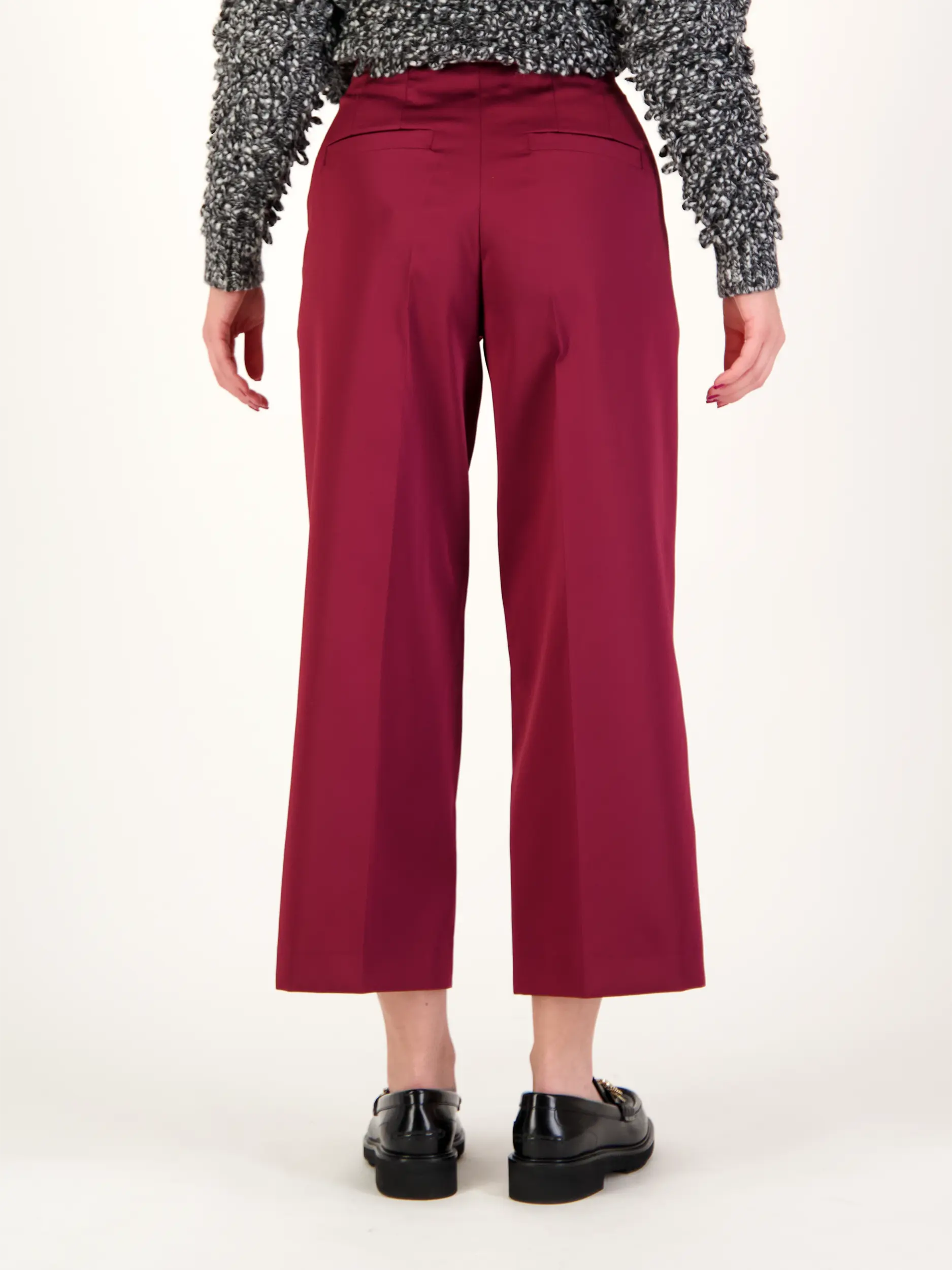 Satinhose  - Artikel Rückseite getragen von einem Modell - Farbe: Rot