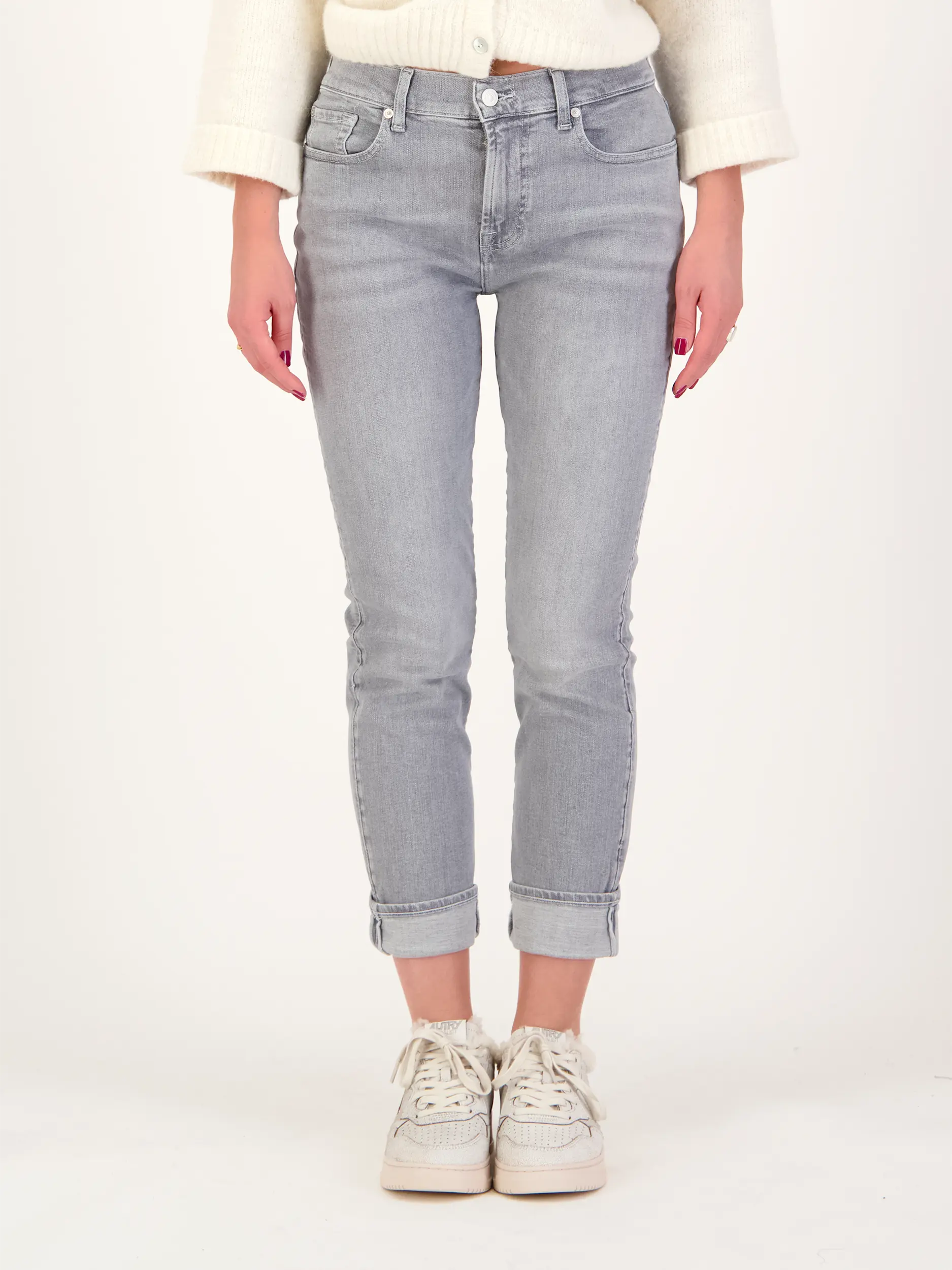 High Rise Skinny Jeans 'Relaxed Skinny' - Artikel Vorderseite getragen von einem Modell - Farbe: Grau