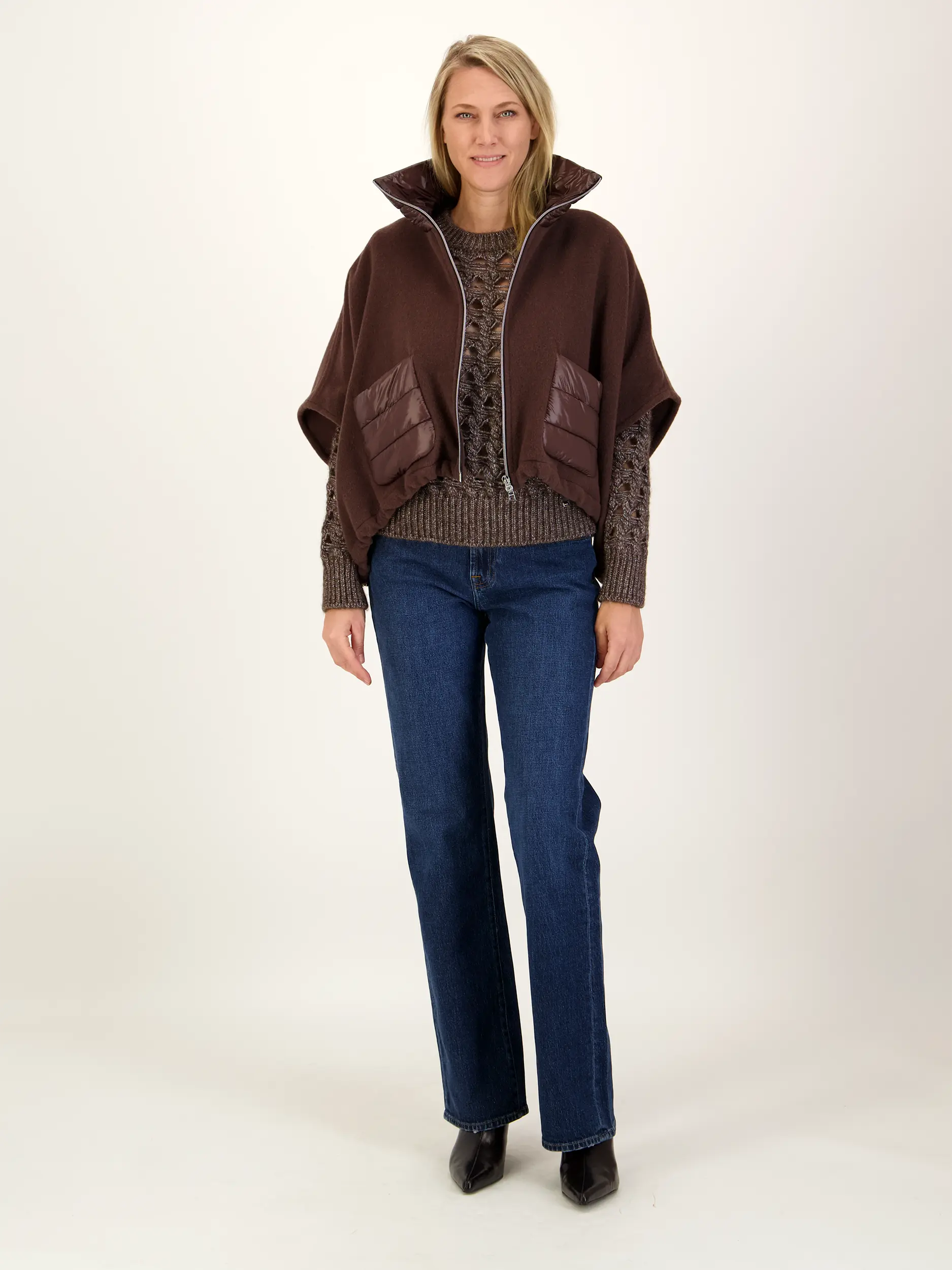 Pullover aus Woll-Mix langarm - Artikel Teil eines Outfits getragen von einem Modell