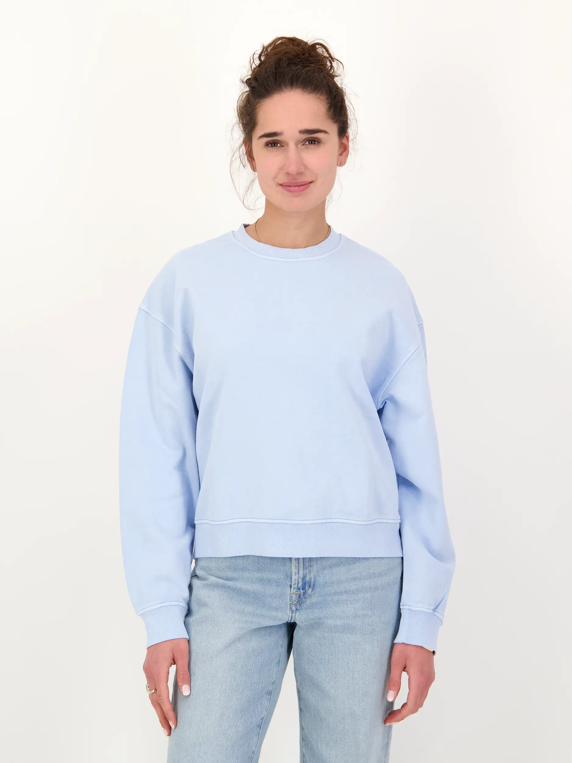 Sweatshirt 'Savan' langarm - Artikel Vorderseite getragen von einem Modell - Farbe: Blau
