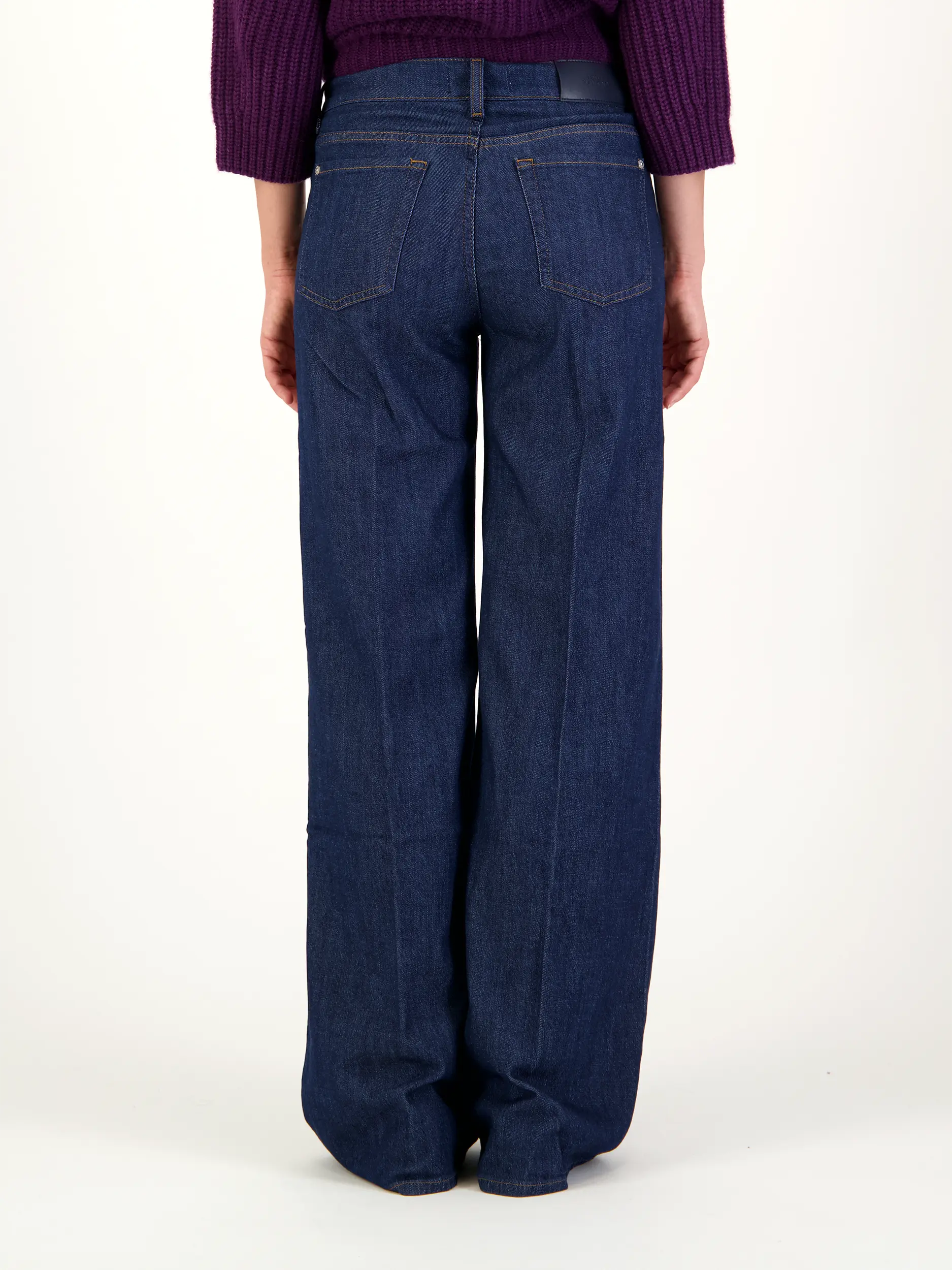 High Rise Wide Leg Jeans 'Lotta' - Artikel Rückseite getragen von einem Modell - Farbe: Blau