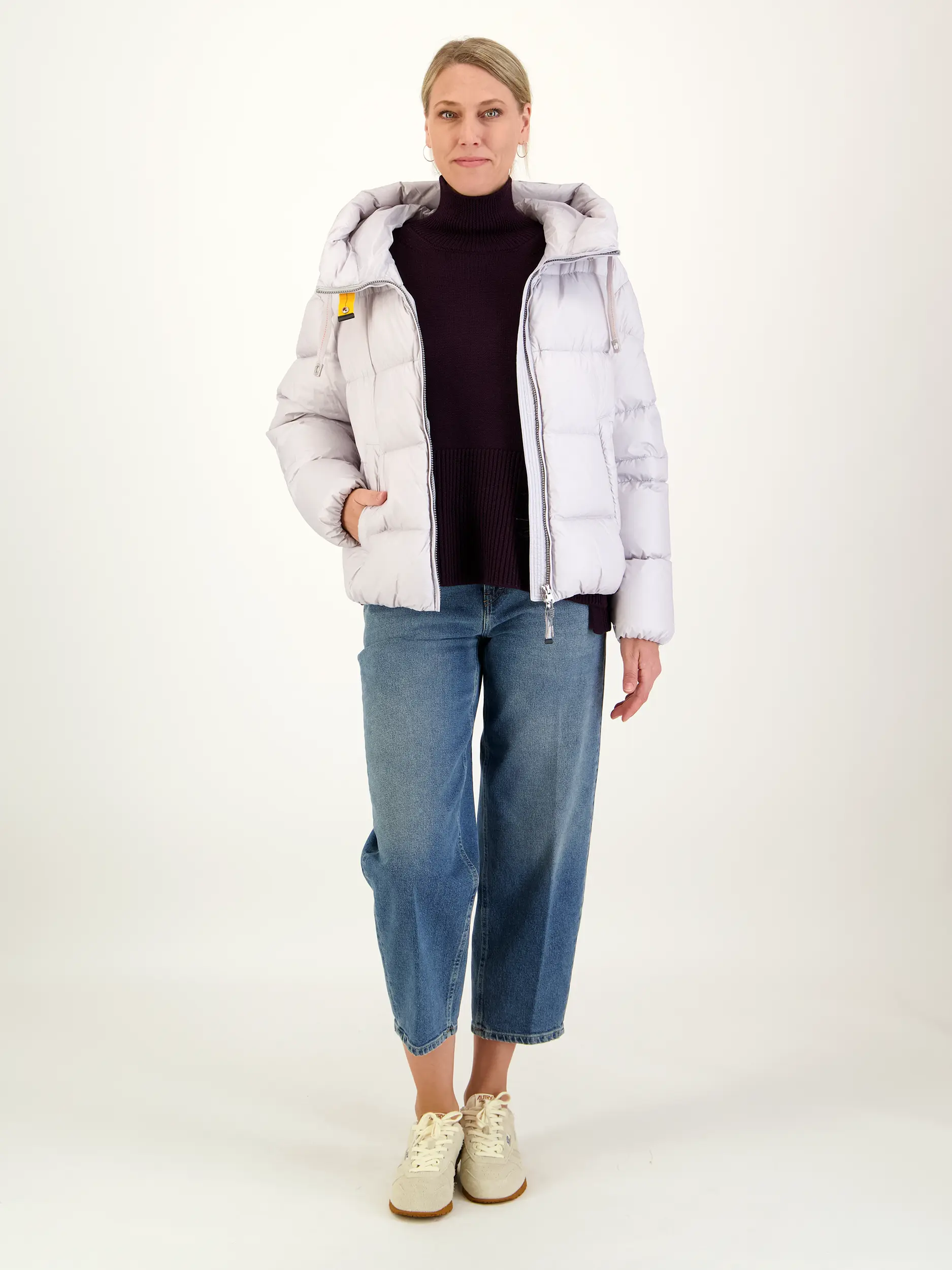 Pullover aus Wolle langarm - Artikel Teil eines Outfits getragen von einem Modell - Farbe: Rot