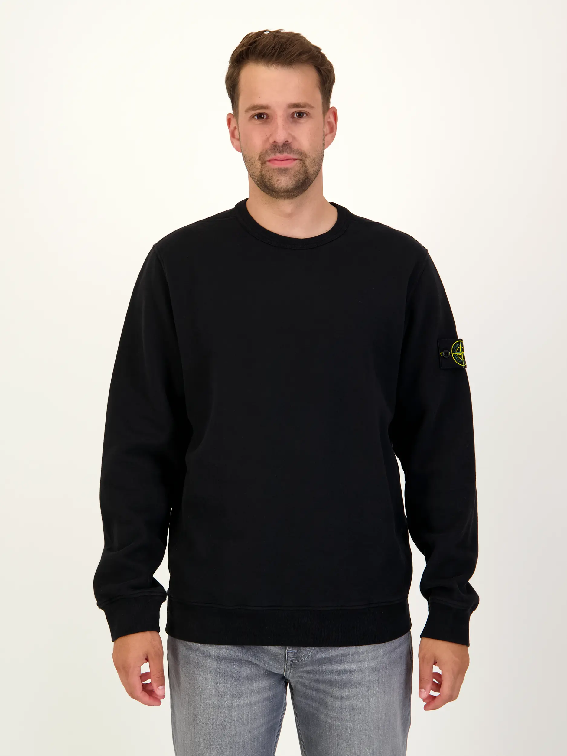 Sweatshirt - Artikel Vorderseite getragen von einem Modell