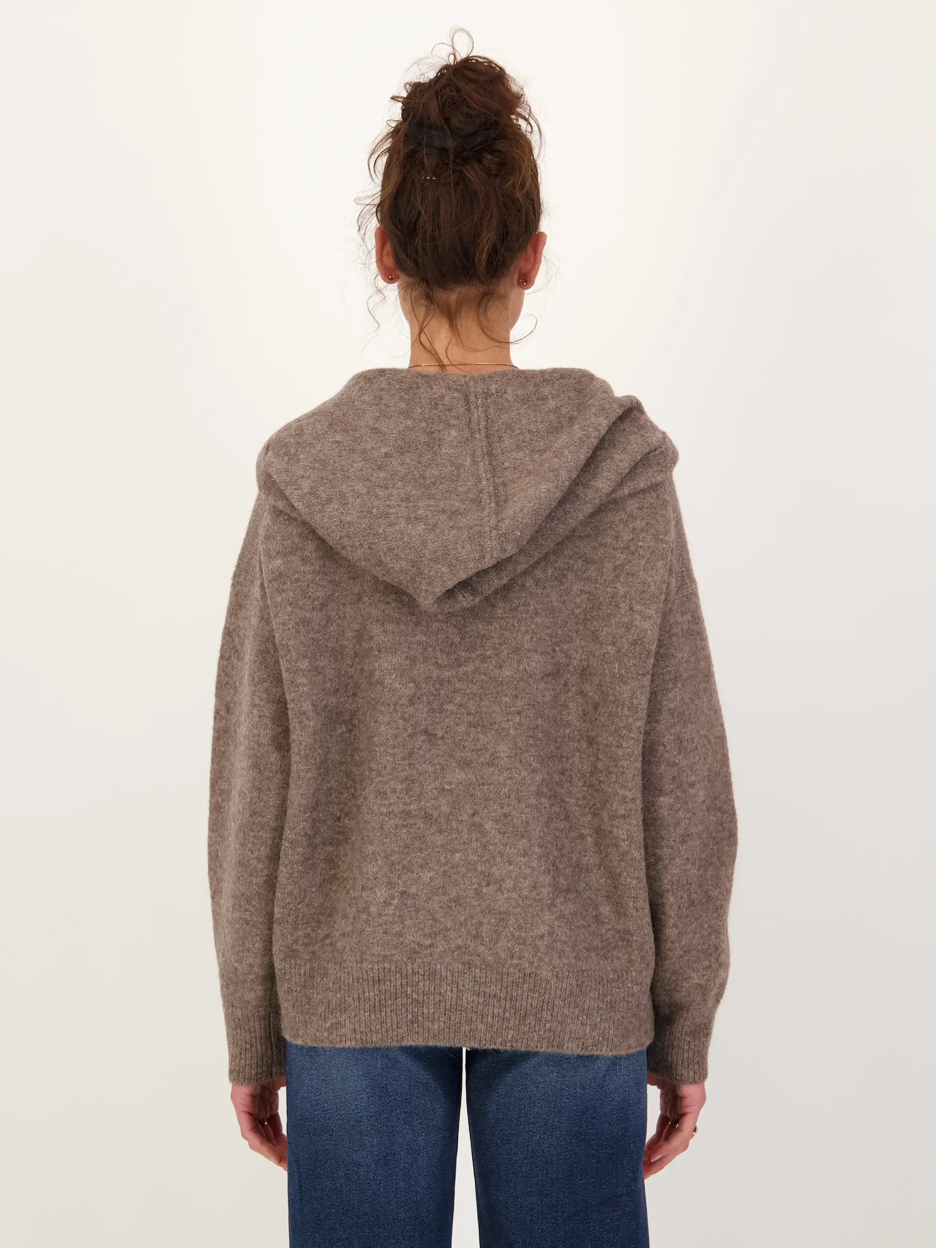 Pullover aus Wolle langarm - Artikel Rückseite getragen von einem Modell - Farbe: Braun