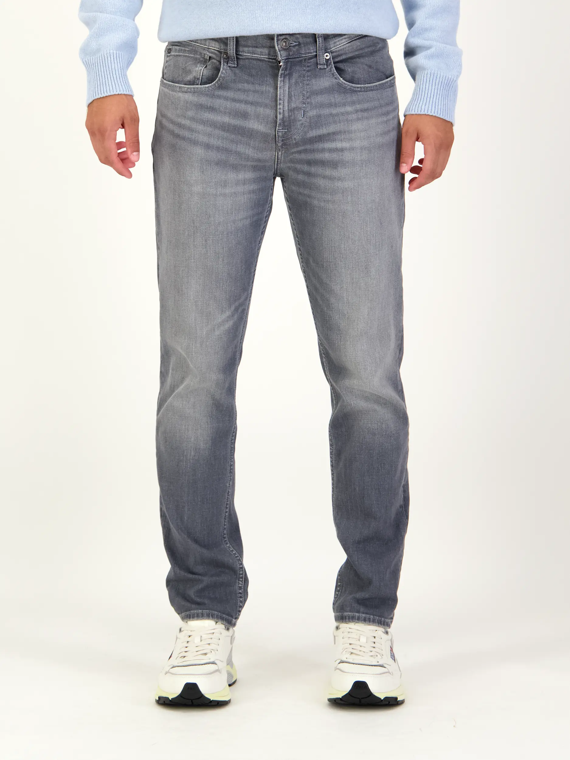 Mid Rise Slim Fit Jeans 'Slimmy Tapered Hasting' - Artikel Vorderseite getragen von einem Modell - Farbe: Grau