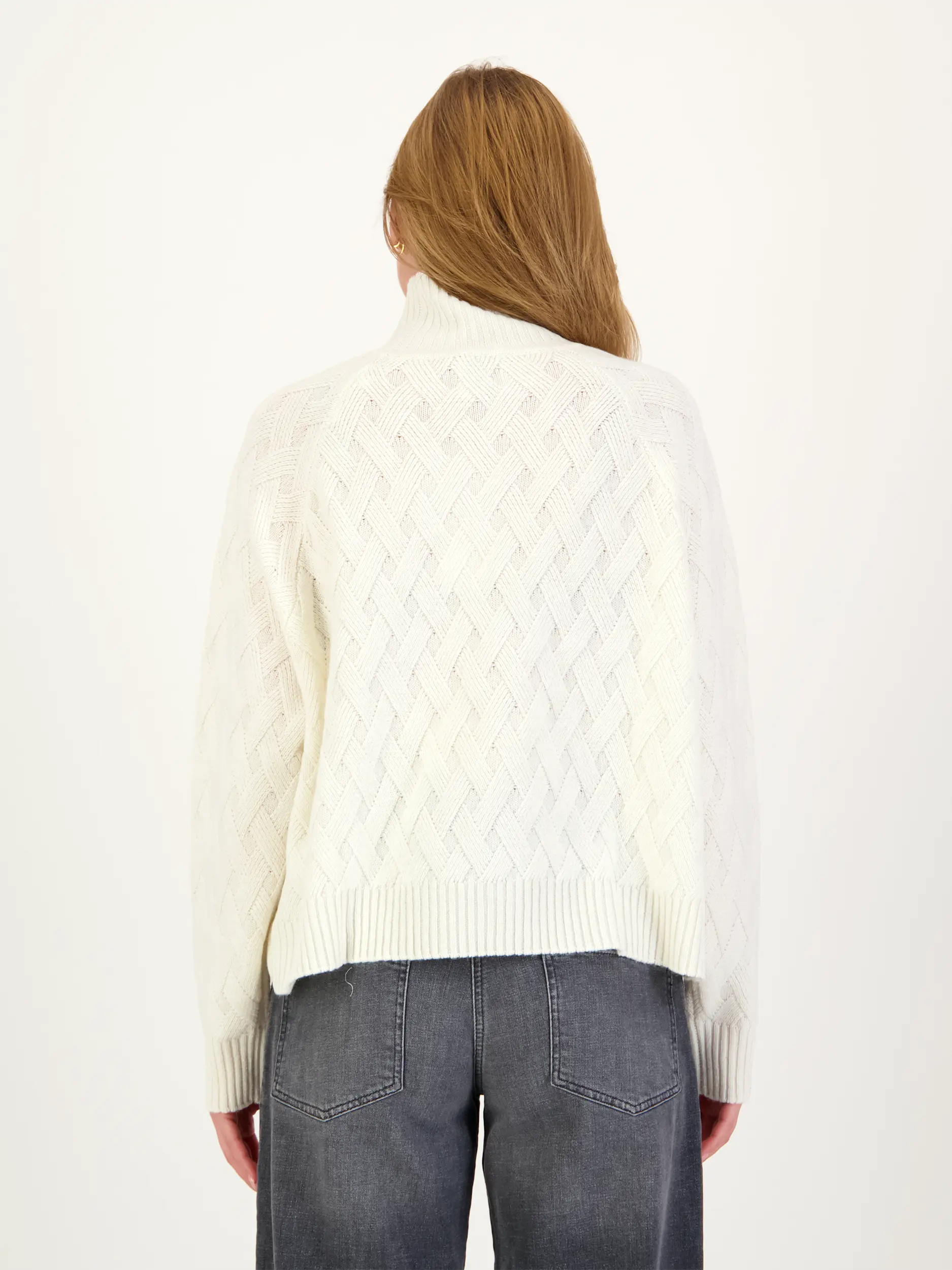 Pullover aus Wolle langarm - Artikel Rückseite getragen von einem Modell - Farbe: Creme