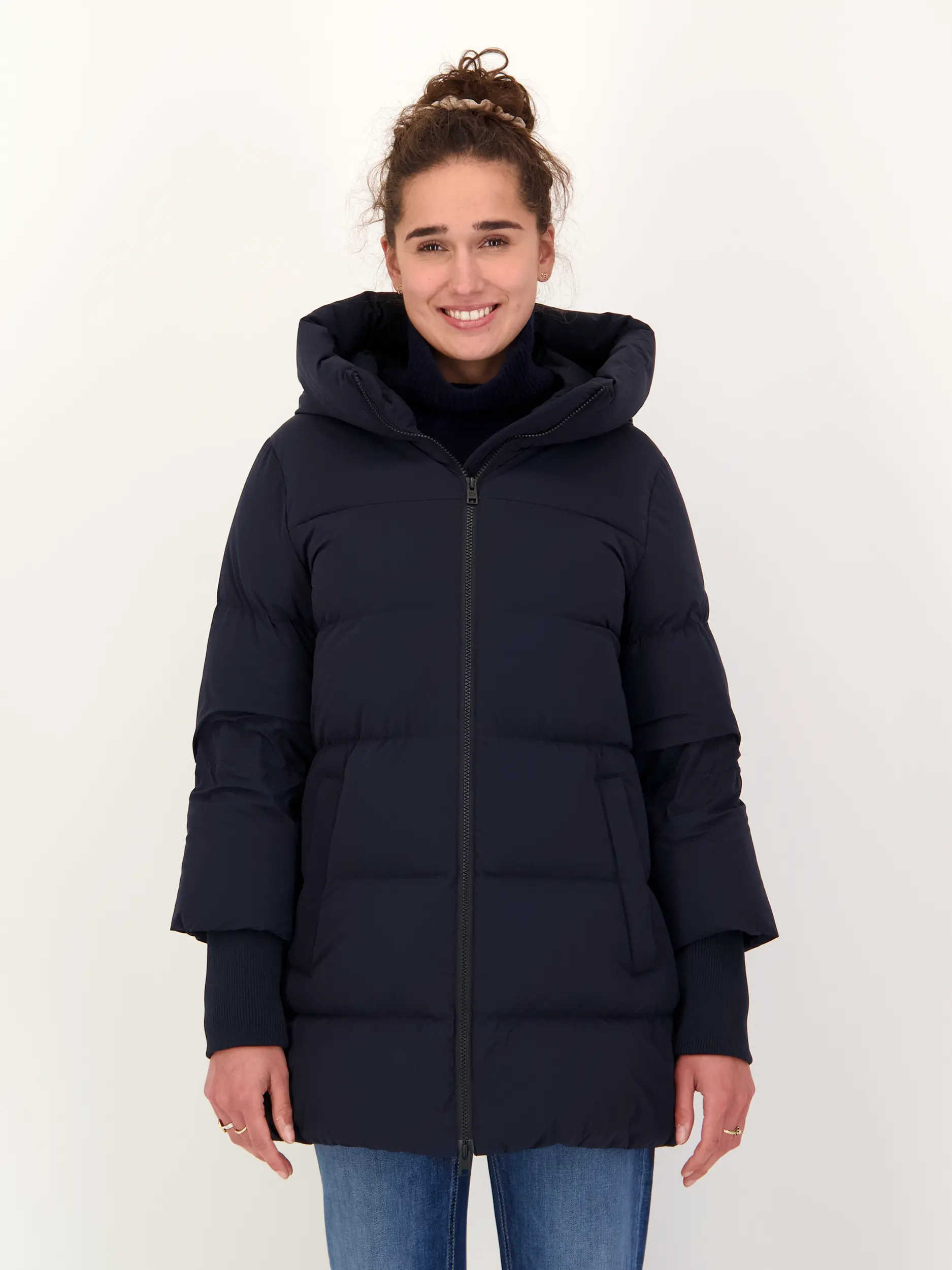 Daunenjacke 'Cloud Madison' - Artikel Vorderseite getragen von einem Modell - Farbe: Blau
